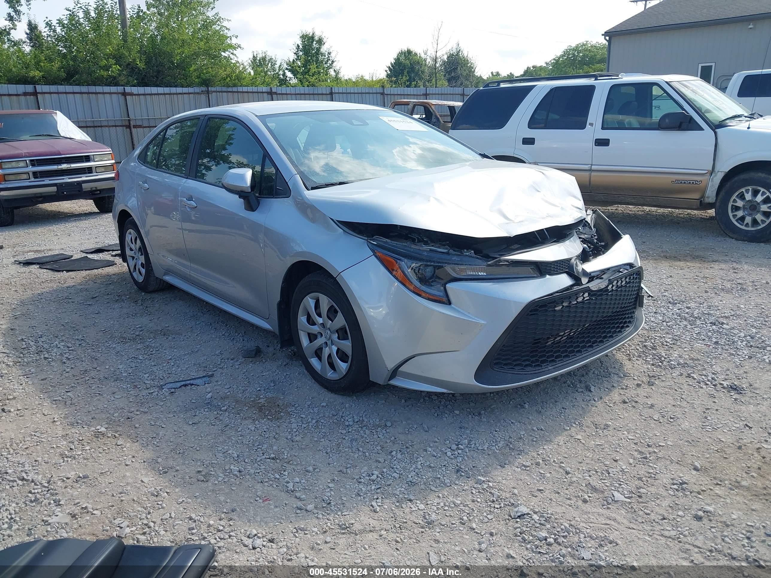2021 Toyota Corolla LE, VIN JTDEPMAE9MJ129793 — Front end