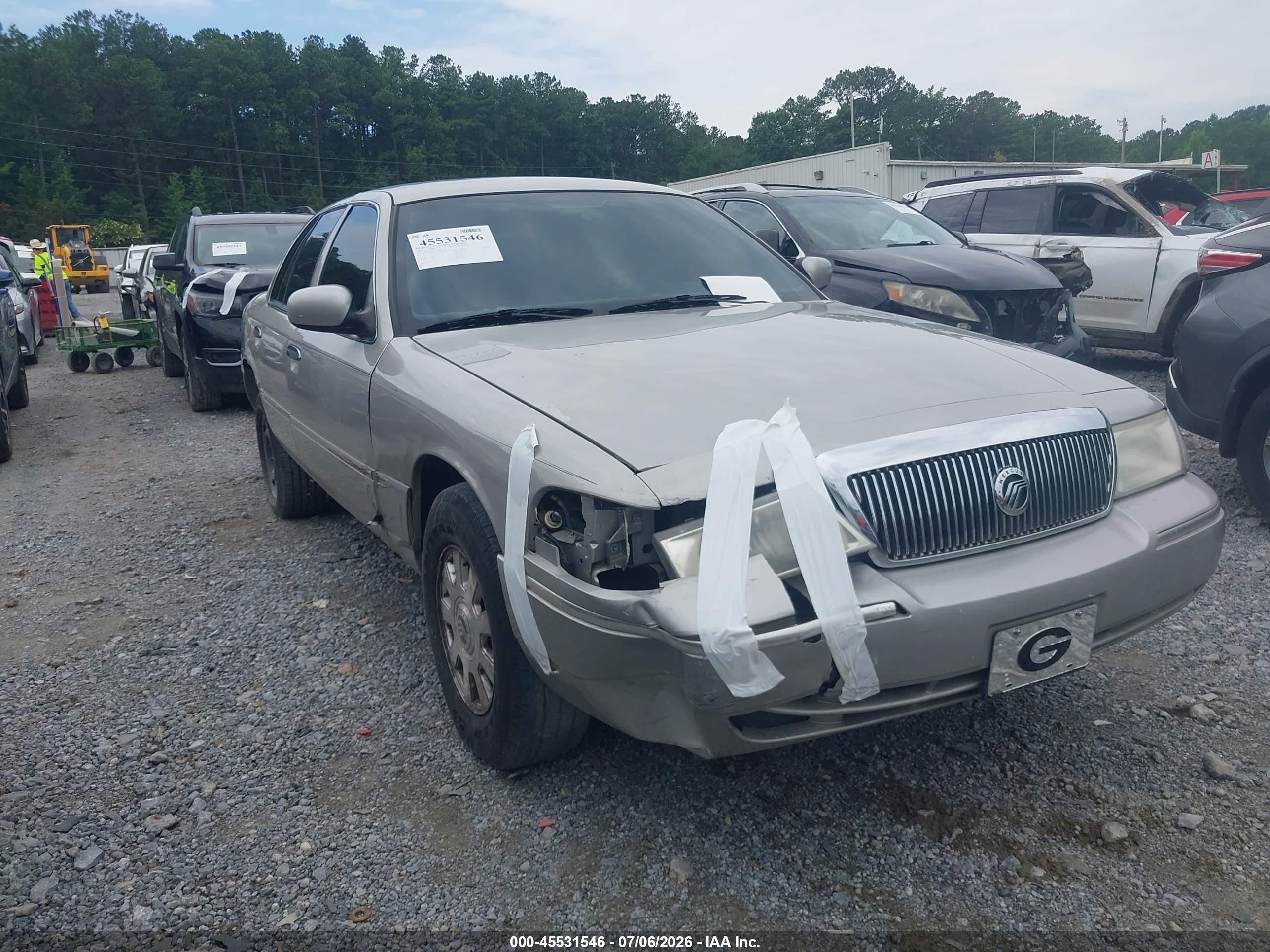 2004 Mercury Grand Marquis LS Premium, VIN 2MEFM75WX4X652926 — Side