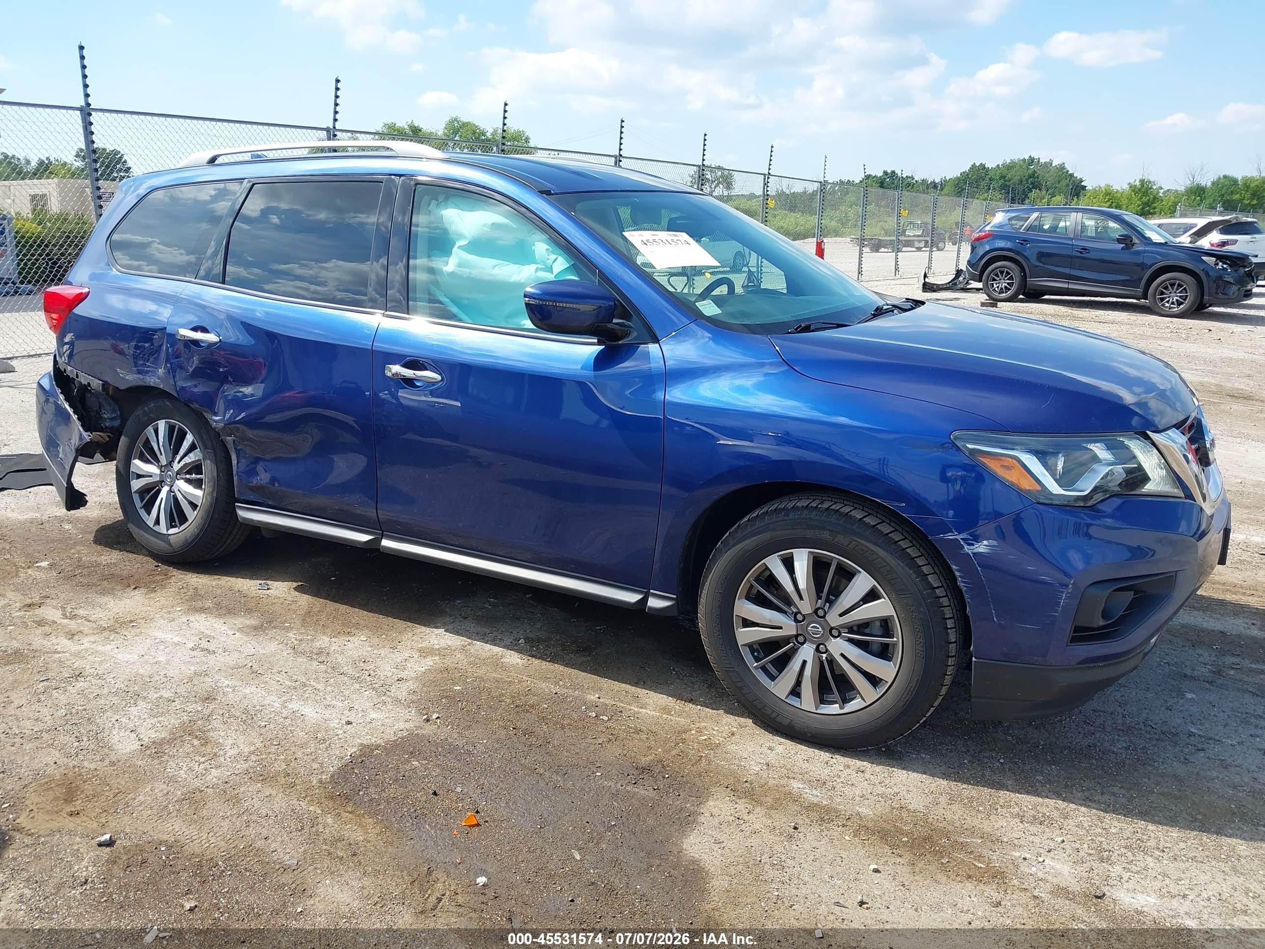 2020 Nissan Pathfinder SV, VIN 5N1DR2BNXLC600034 — Rear end