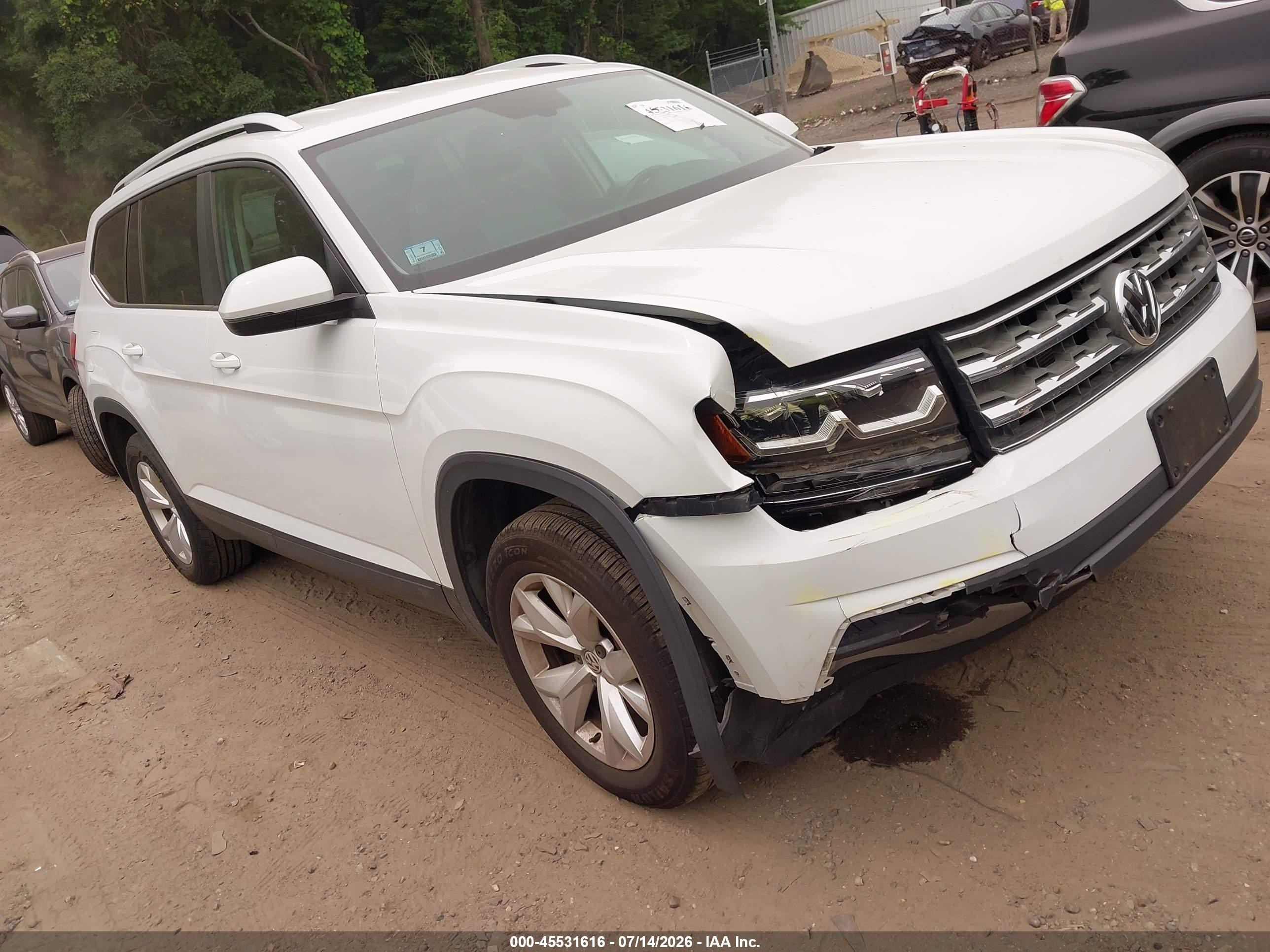 2018 Volkswagen Atlas SE, VIN 1V2KR2CA2JC585709 — Перед
