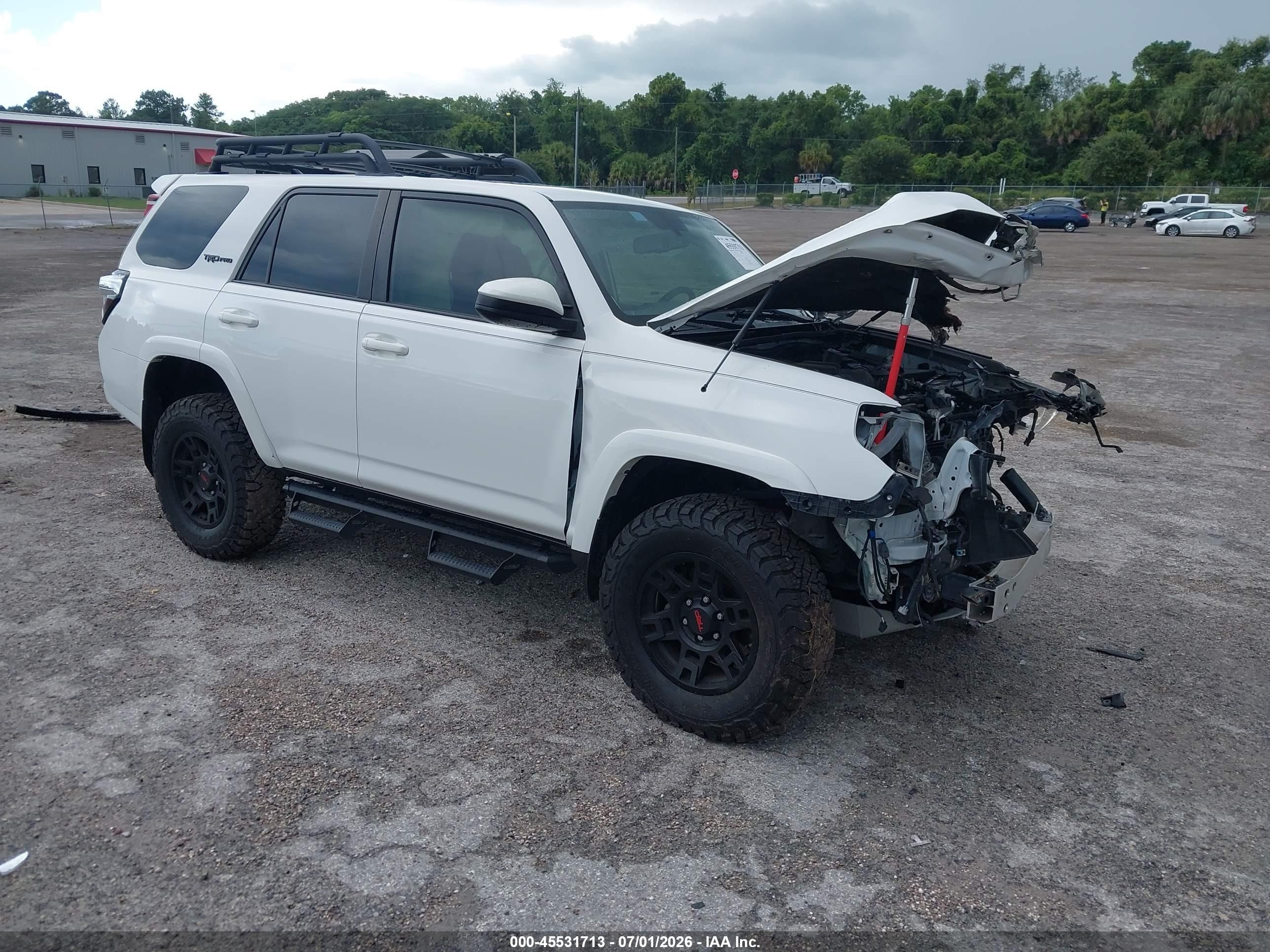 2019 Toyota 4Runner TRD Off Road Premium, VIN JTEBU5JR7K5722543 — Front end