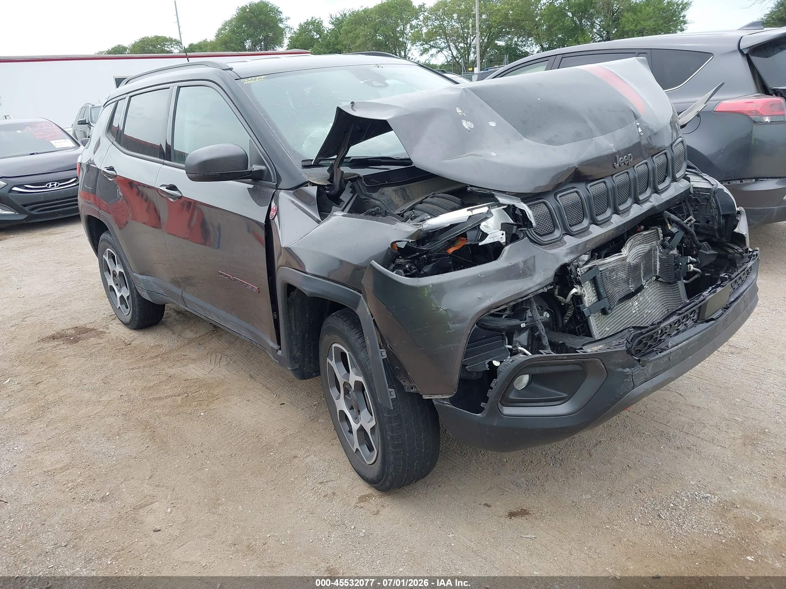 2022 Jeep Compass Trailhawk, VIN 3C4NJDDB7NT155399 — Front end