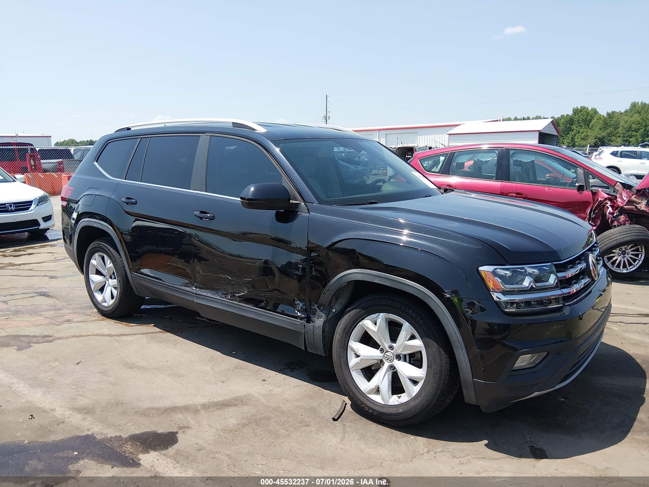 2019 Volkswagen Atlas SE, VIN 1V2DR2CA3KC615925 — Side