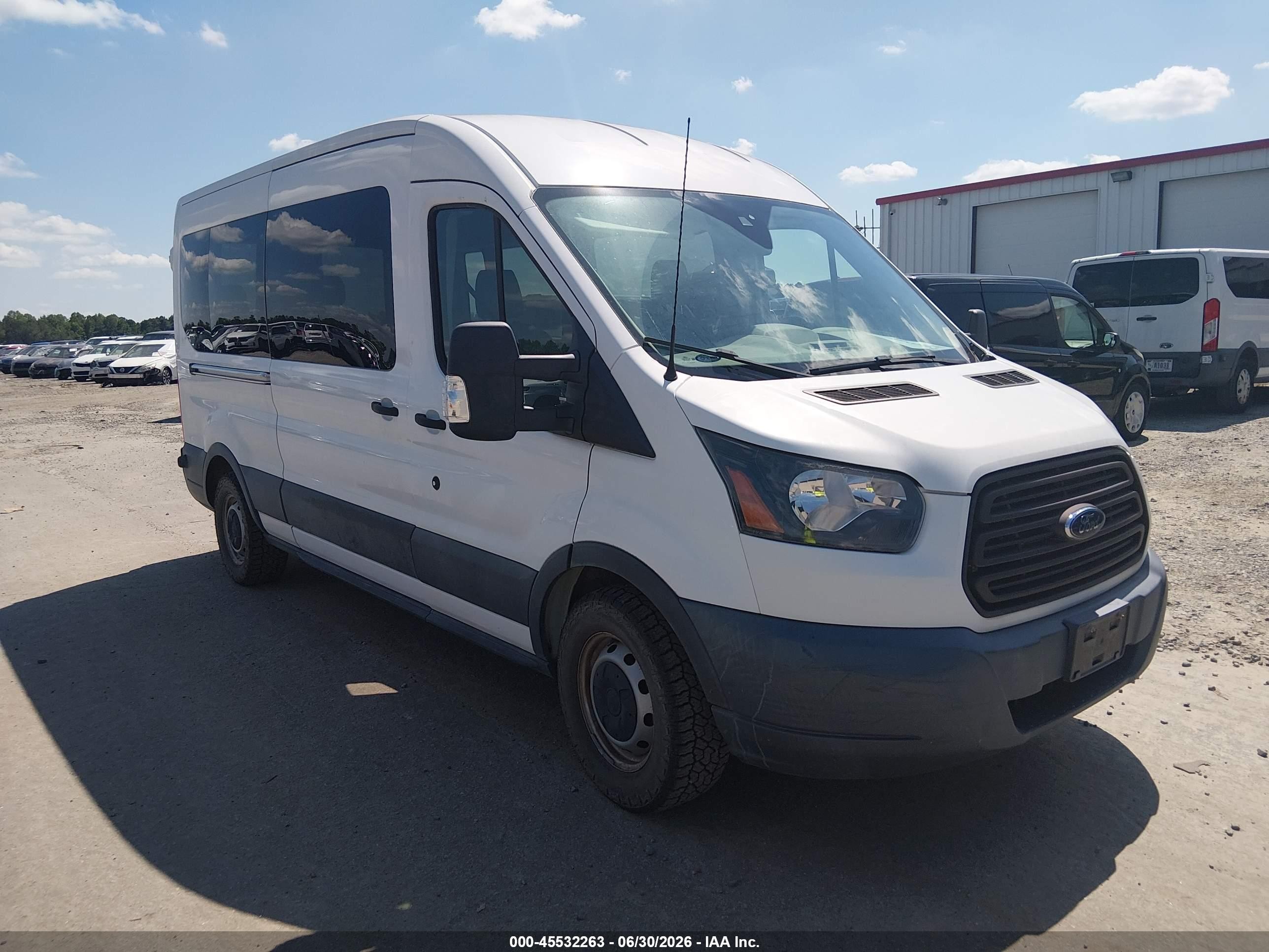 2017 Ford Transit XL, VIN 1FBAX2CG8HKB28012 — Зад