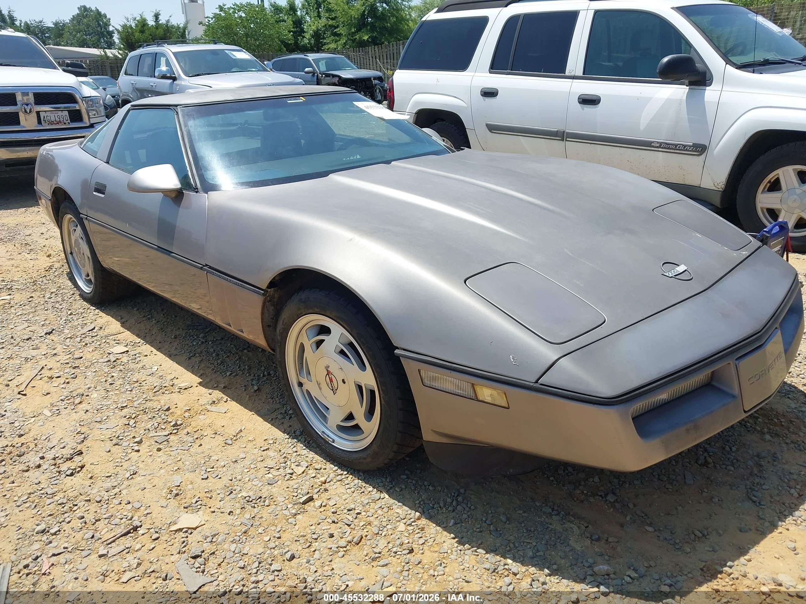 1988 Chevrolet Corvette, VIN 1G1YY2185J5110633 — Normal wear