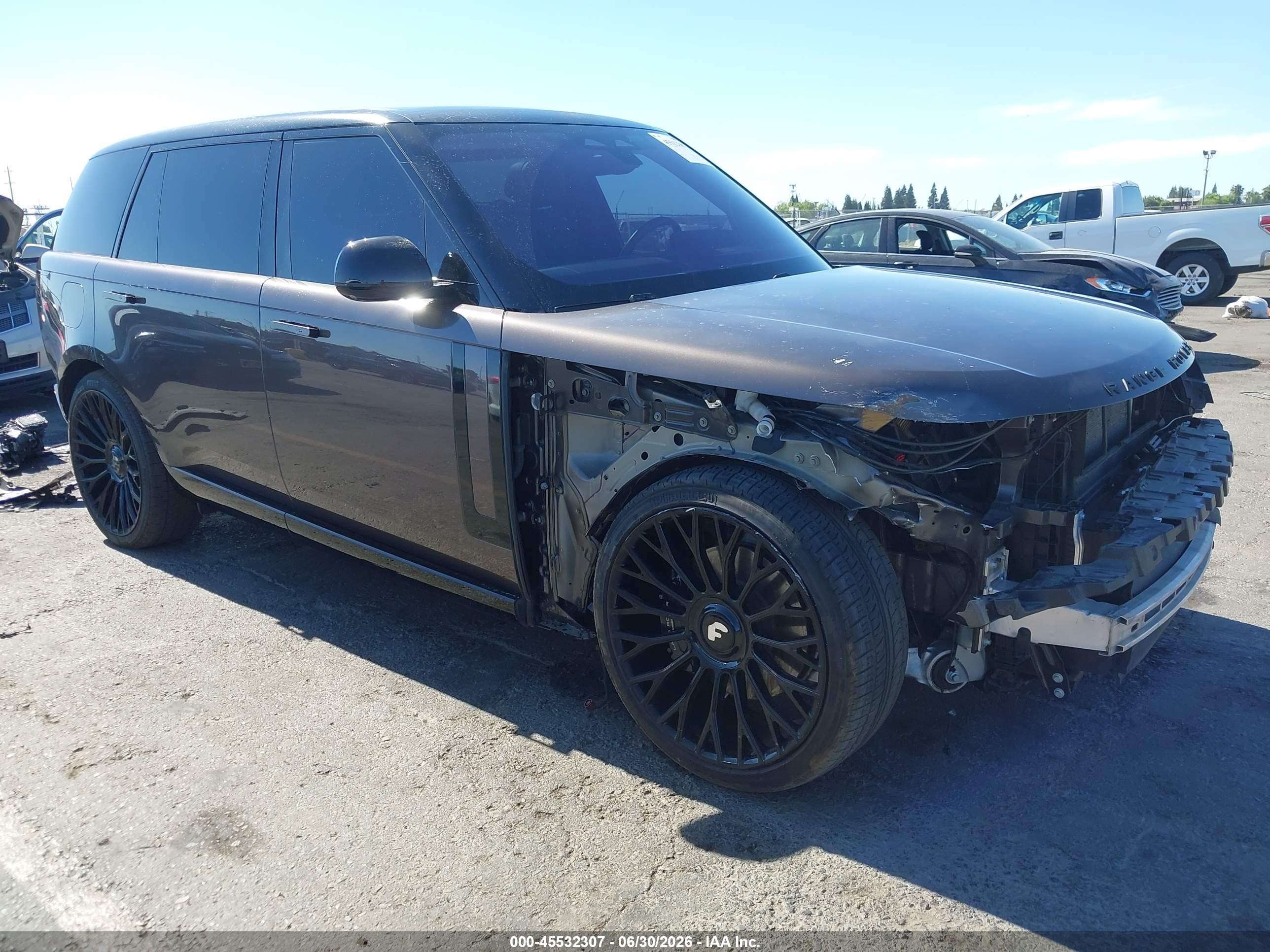 2023 Land Rover Range Rover SE, VIN SALKPBE78PA052611 — Front end