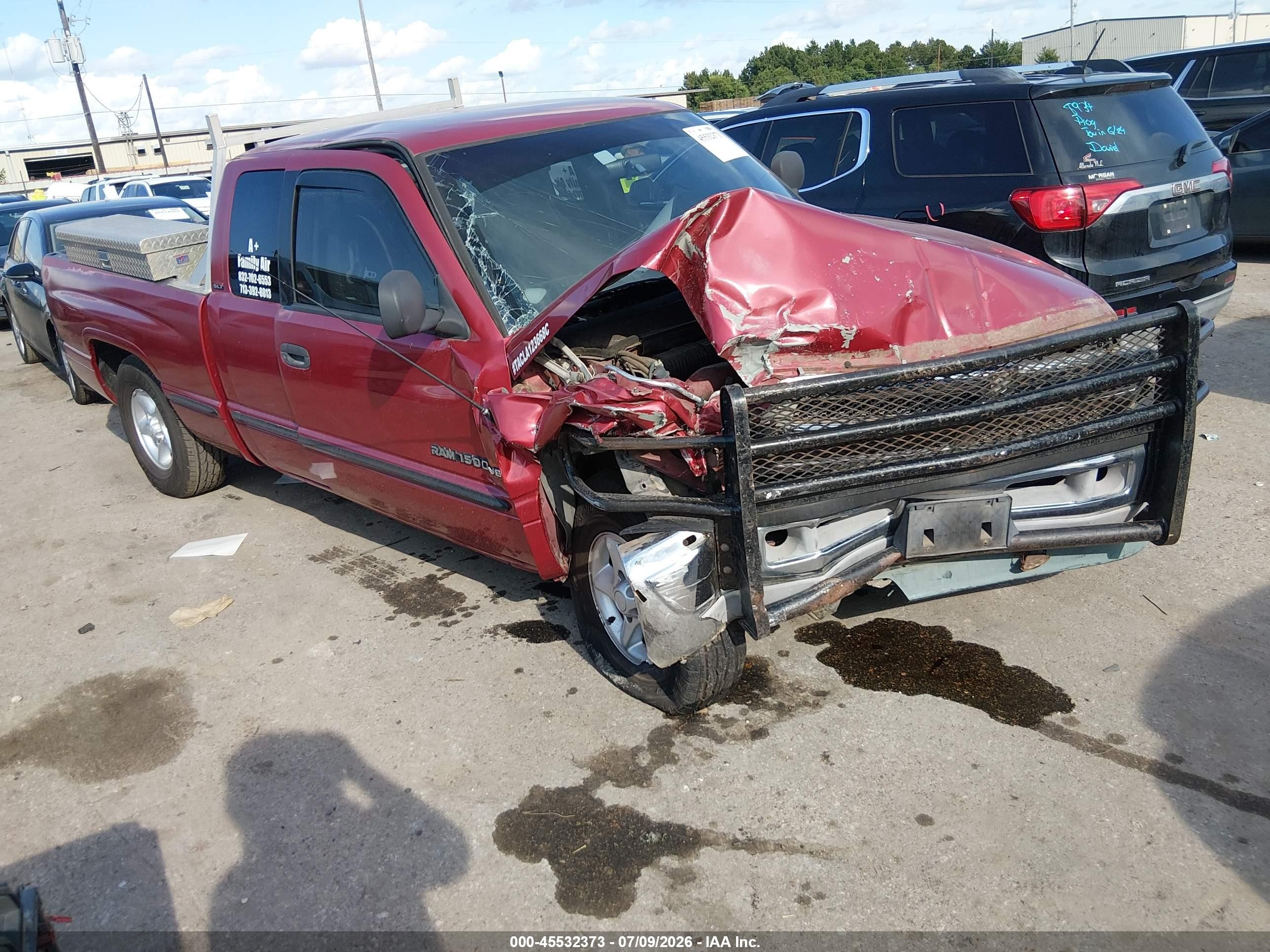 1998 Dodge 1500, VIN 3B7HC13Y3WG212610 — Front end