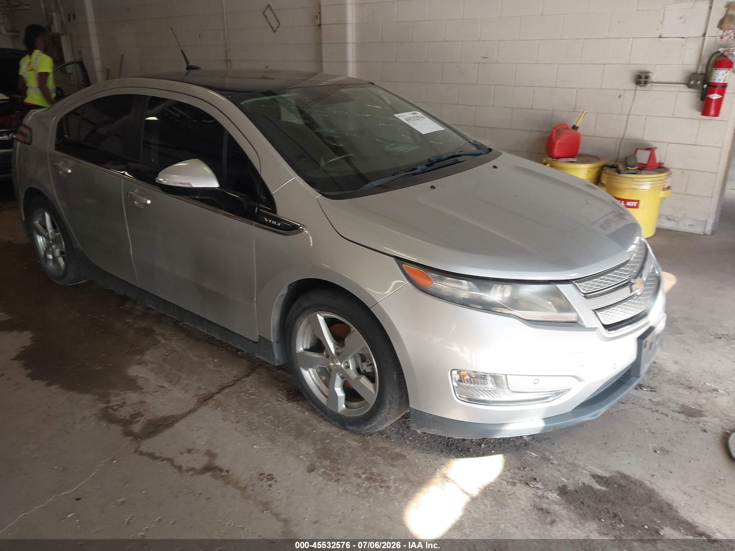 2011 Chevrolet Volt, VIN 1G1RC6E40BU102044 — Normal wear
