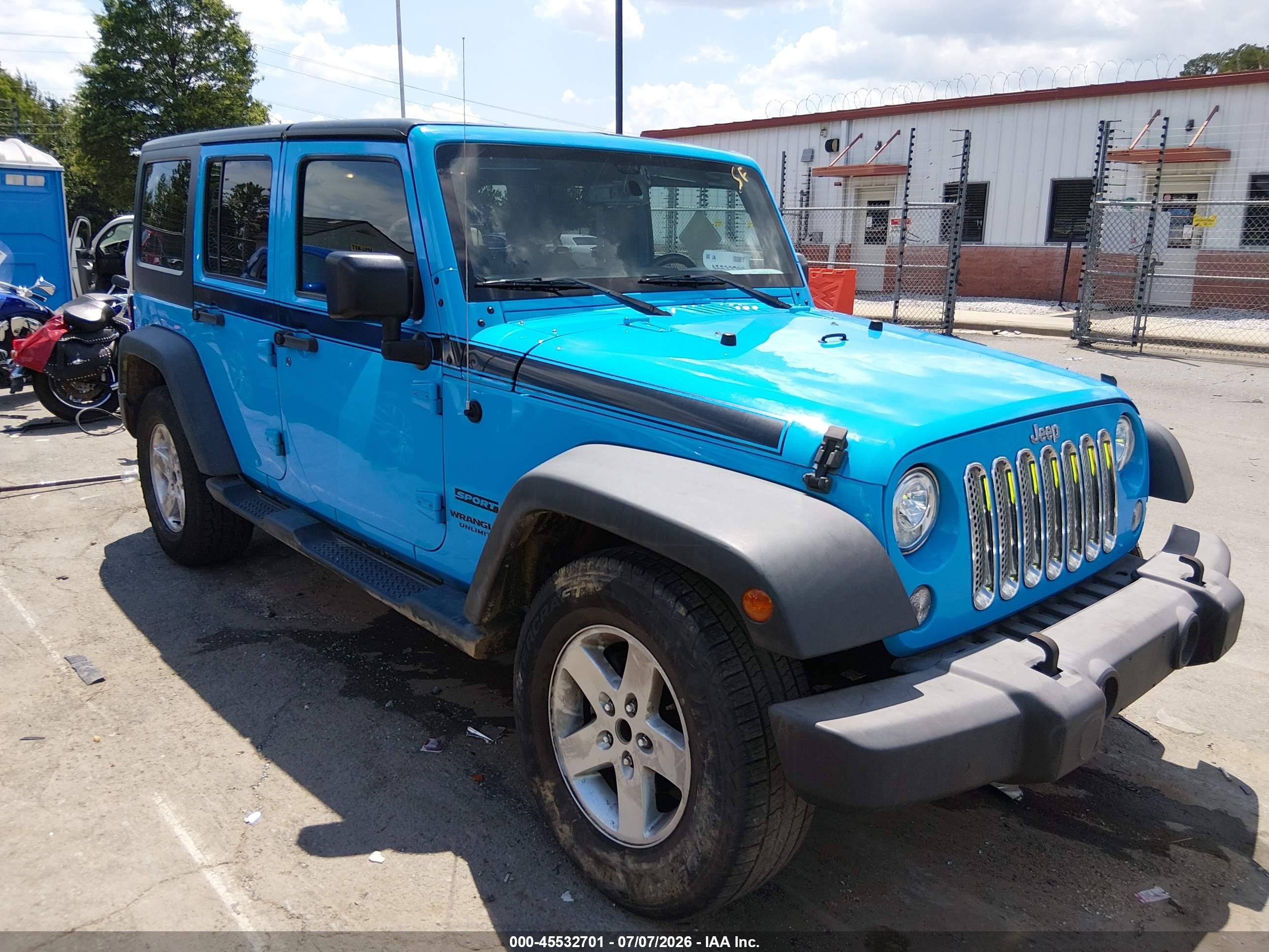 2017 Jeep Wrangler Unlimited Sport, VIN 1C4BJWDGXHL613298 — Front end