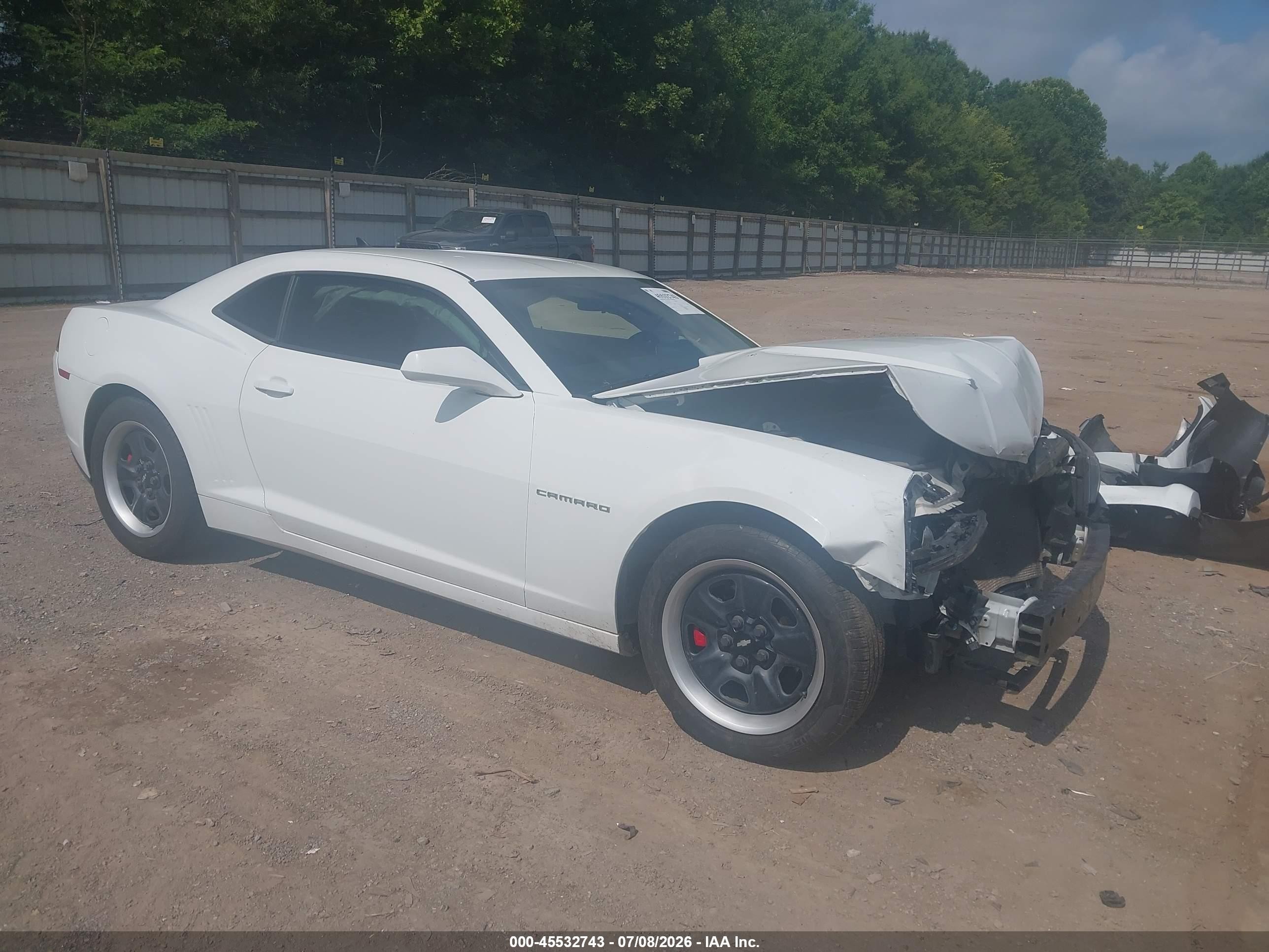 2015 Chevrolet Camaro LS, VIN 2G1FA1E35F9151309 — Front end
