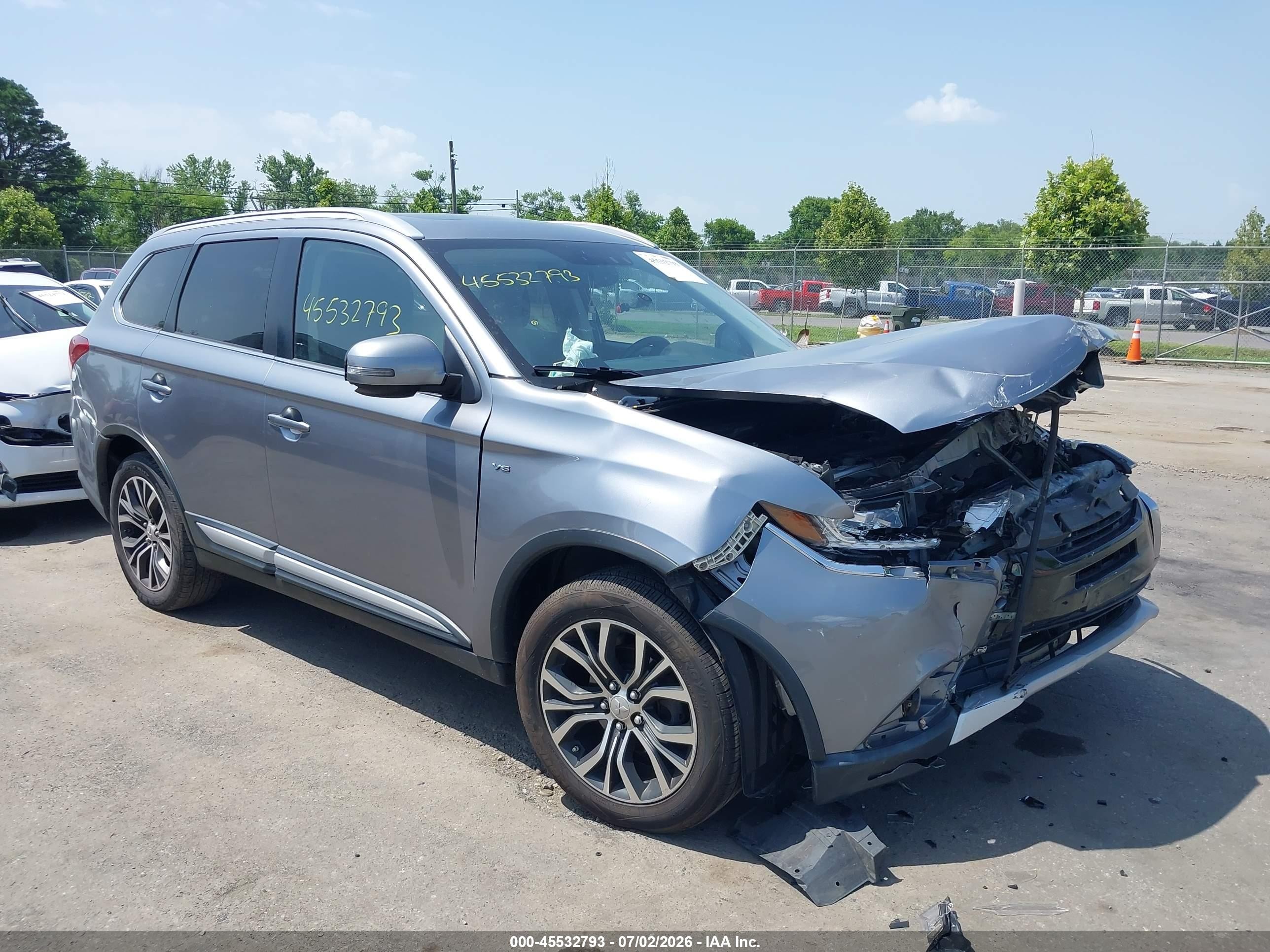 2016 Mitsubishi Outlander GT, VIN JA4JZ4AXXGZ008717 — Front end