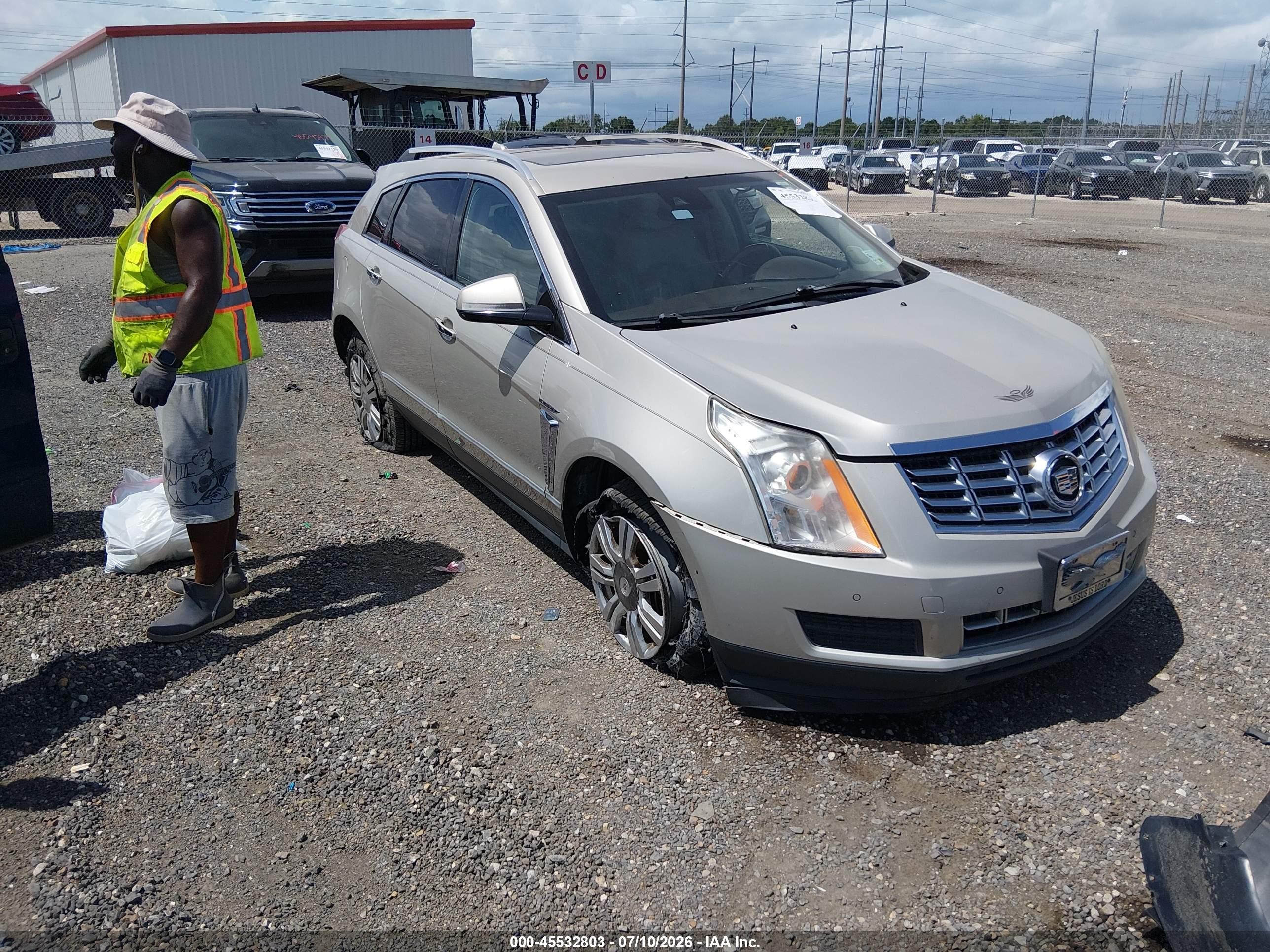 2013 Cadillac SRX Luxury Collection, VIN 3GYFNCE32DS645385 — Not stated