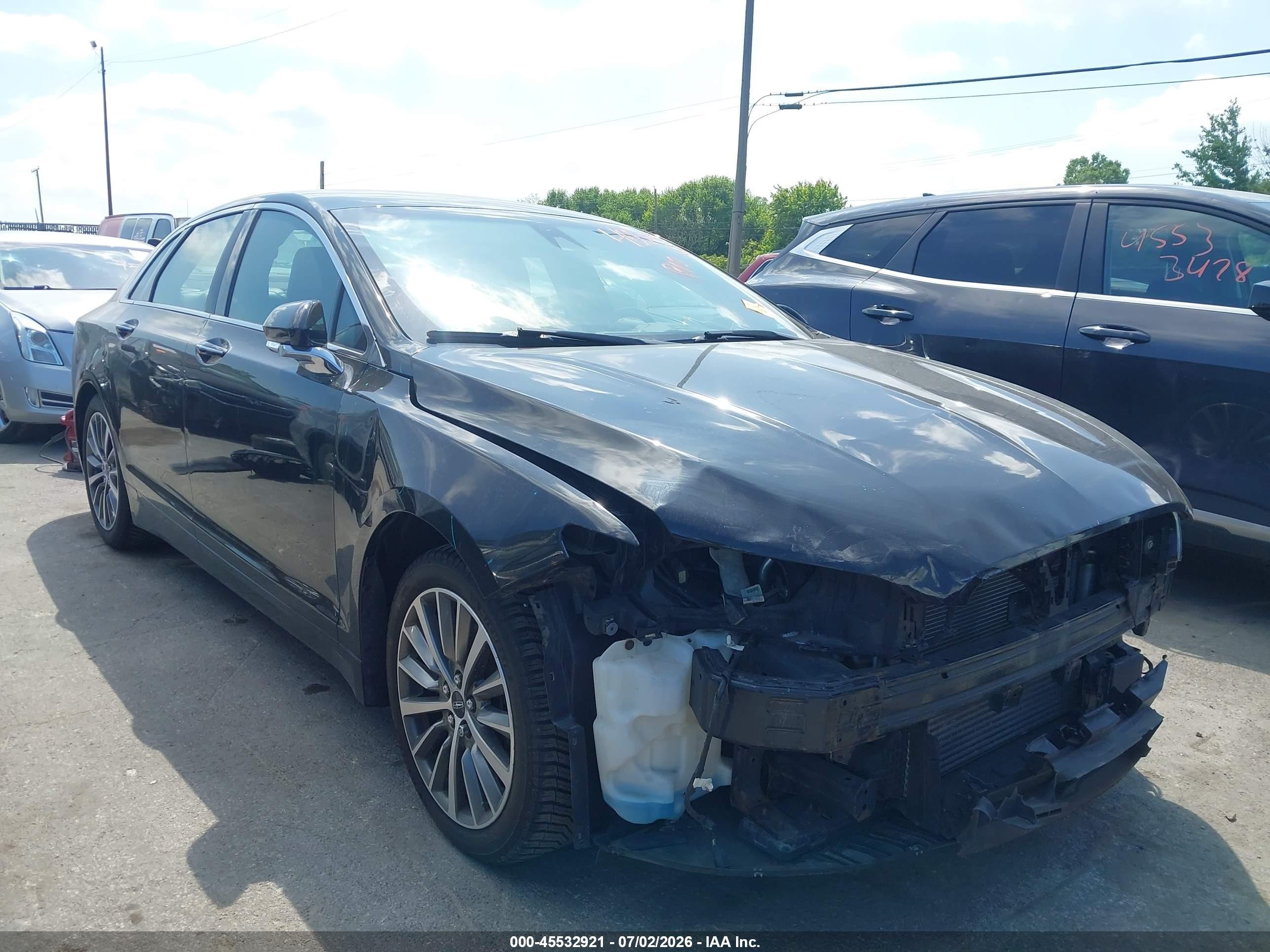 2019 Lincoln MKZ Standard, VIN 3LN6L5A9XKR614290 — Front end