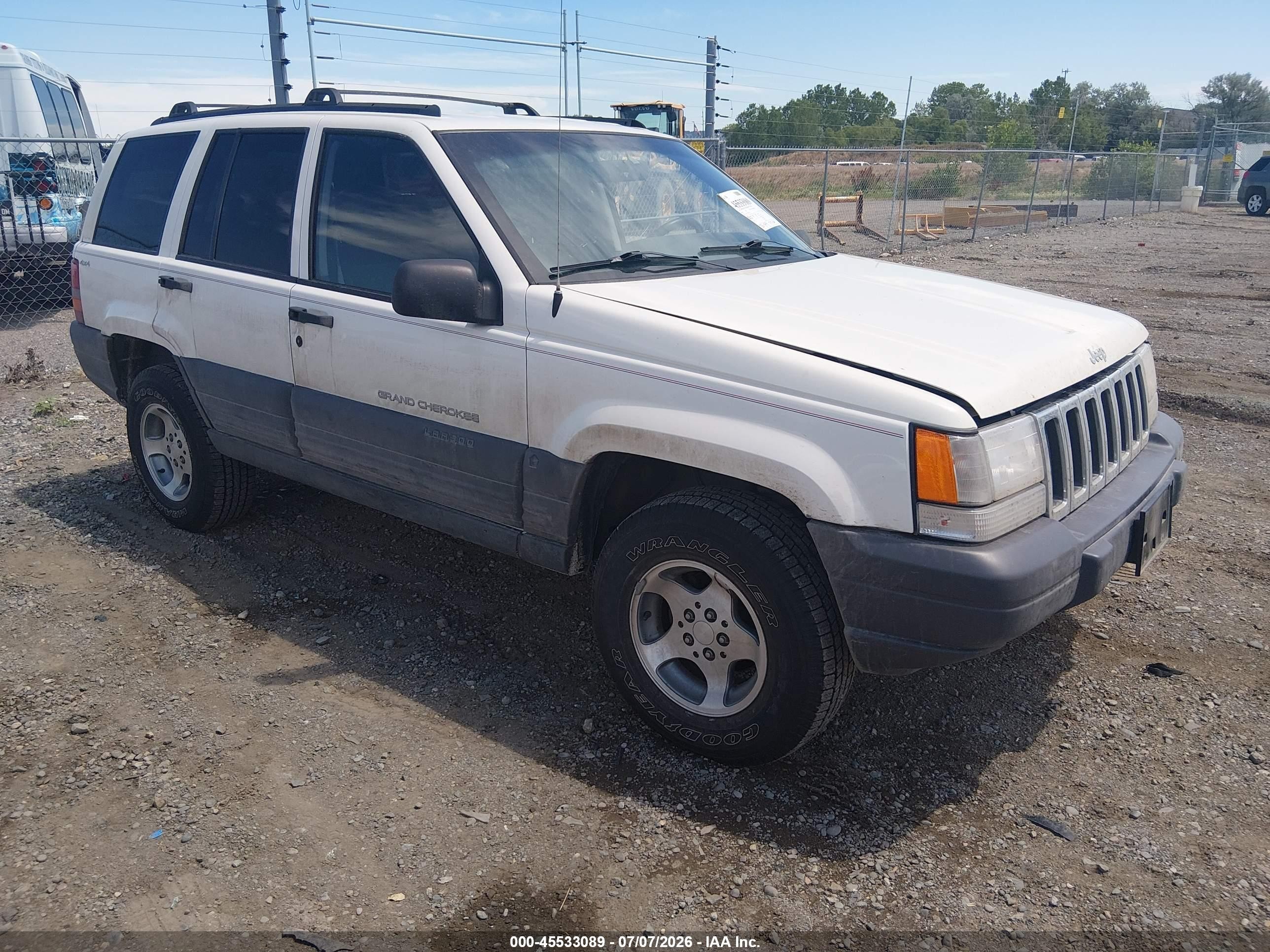 1996 Jeep Grand Cherokee Laredo, VIN 1J4GZ58Y1TC271576 — Normal wear