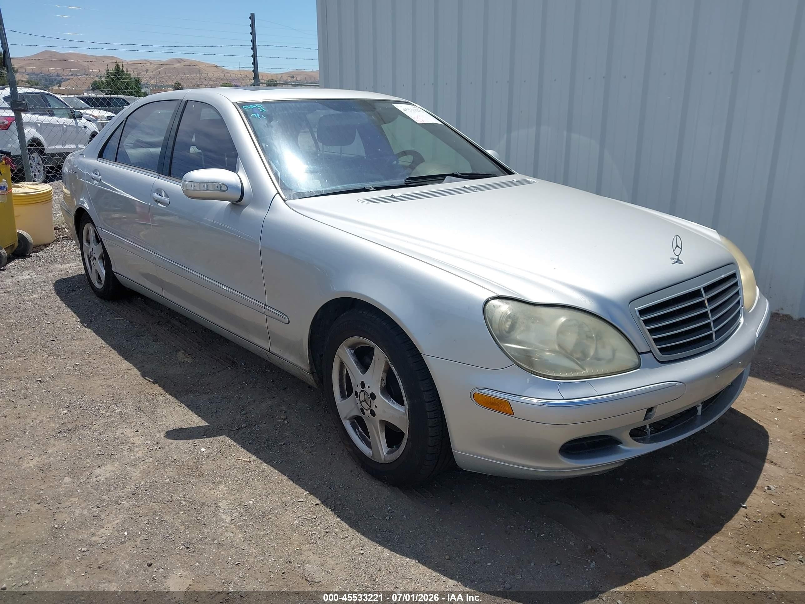 2005 Mercedes-Benz S 500, VIN WDBNG75J25A445271 — Rear end