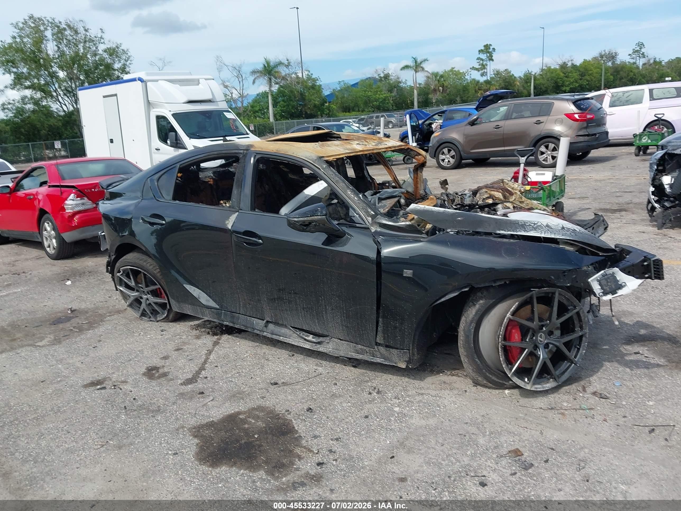 2026 Lexus IS 350 F Sport, VIN JTHGZ1B28T5098032 — Пожар