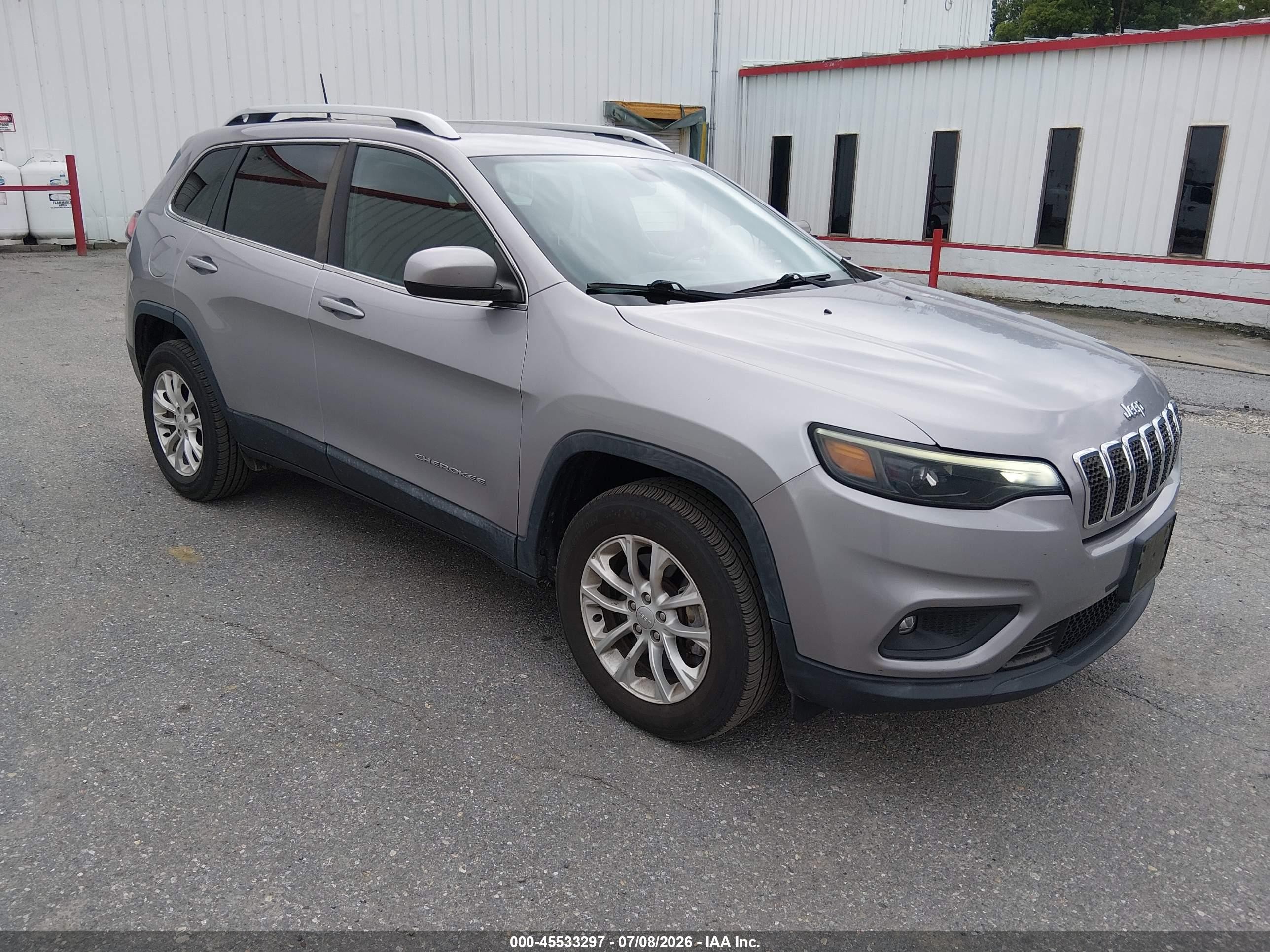 2019 Jeep Cherokee Latitude, VIN 1C4PJMCB0KD450923 — Normal wear