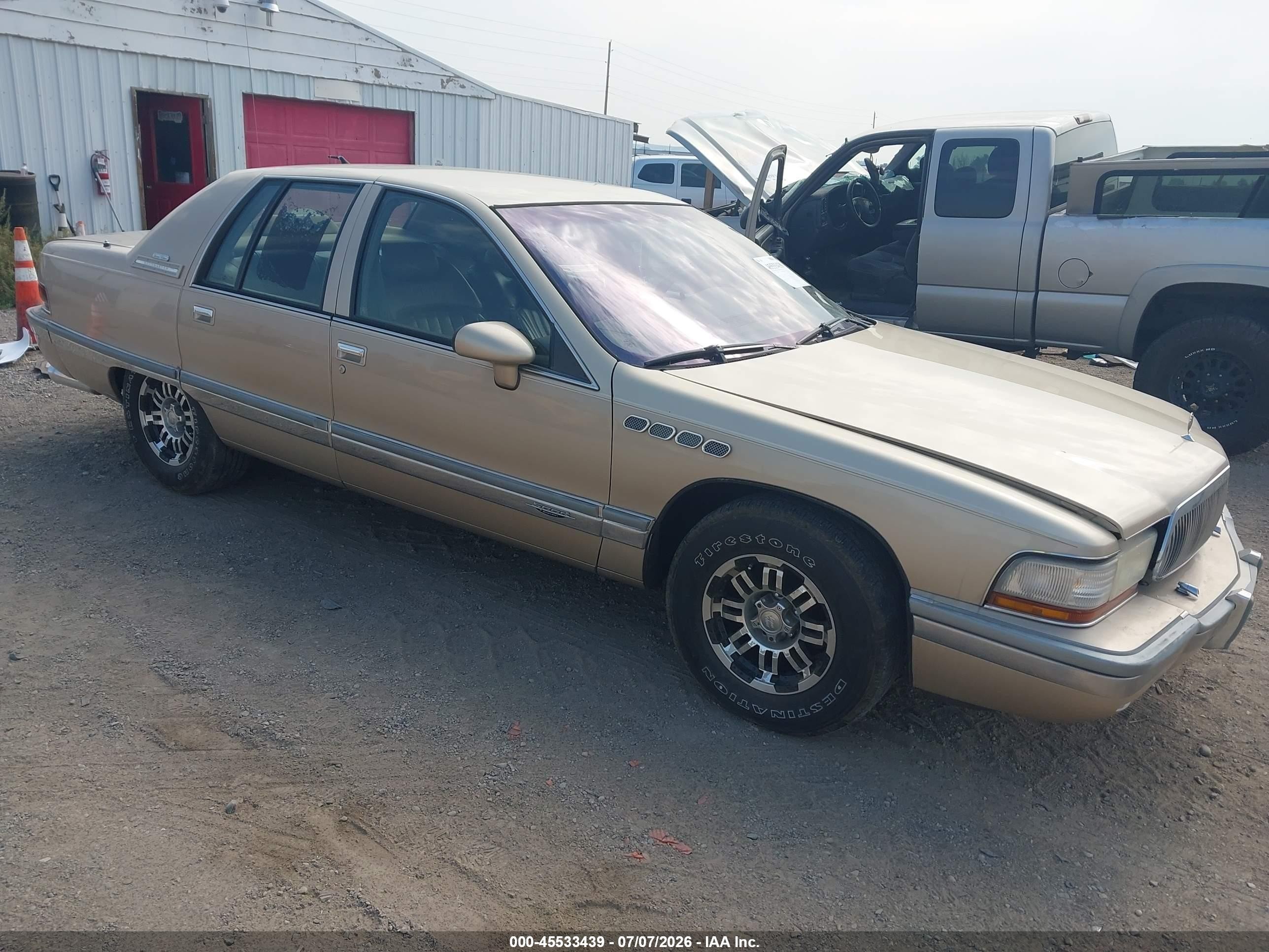 1994 Buick Roadmaster, VIN 1G4BN52P3RR414038 — Normal wear