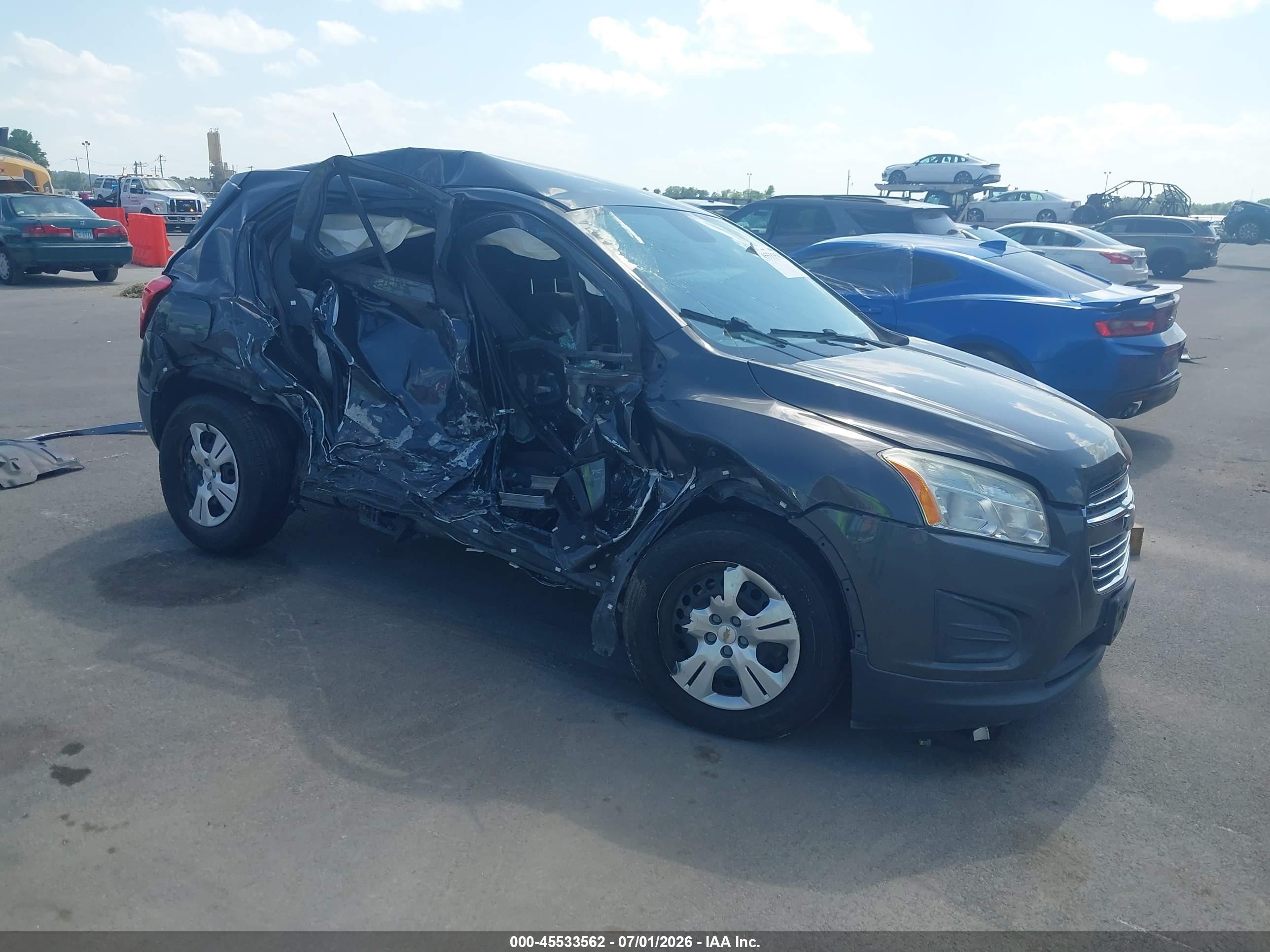 2016 Chevrolet Trax LS, VIN 3GNCJKSB7GL260694 — Бок