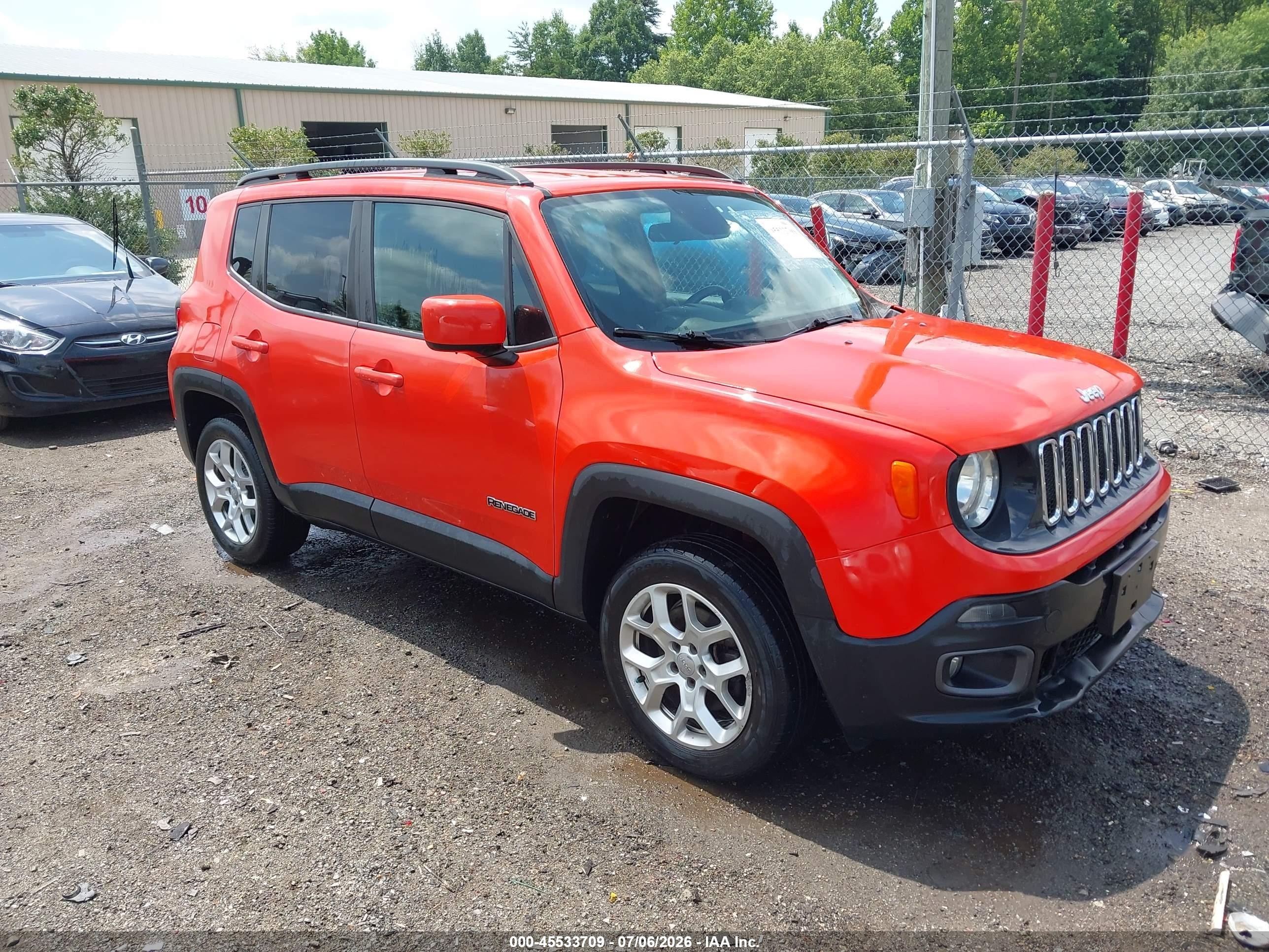 2015 Jeep Renegade Latitude, VIN ZACCJBBT1FPB32409 — Front end