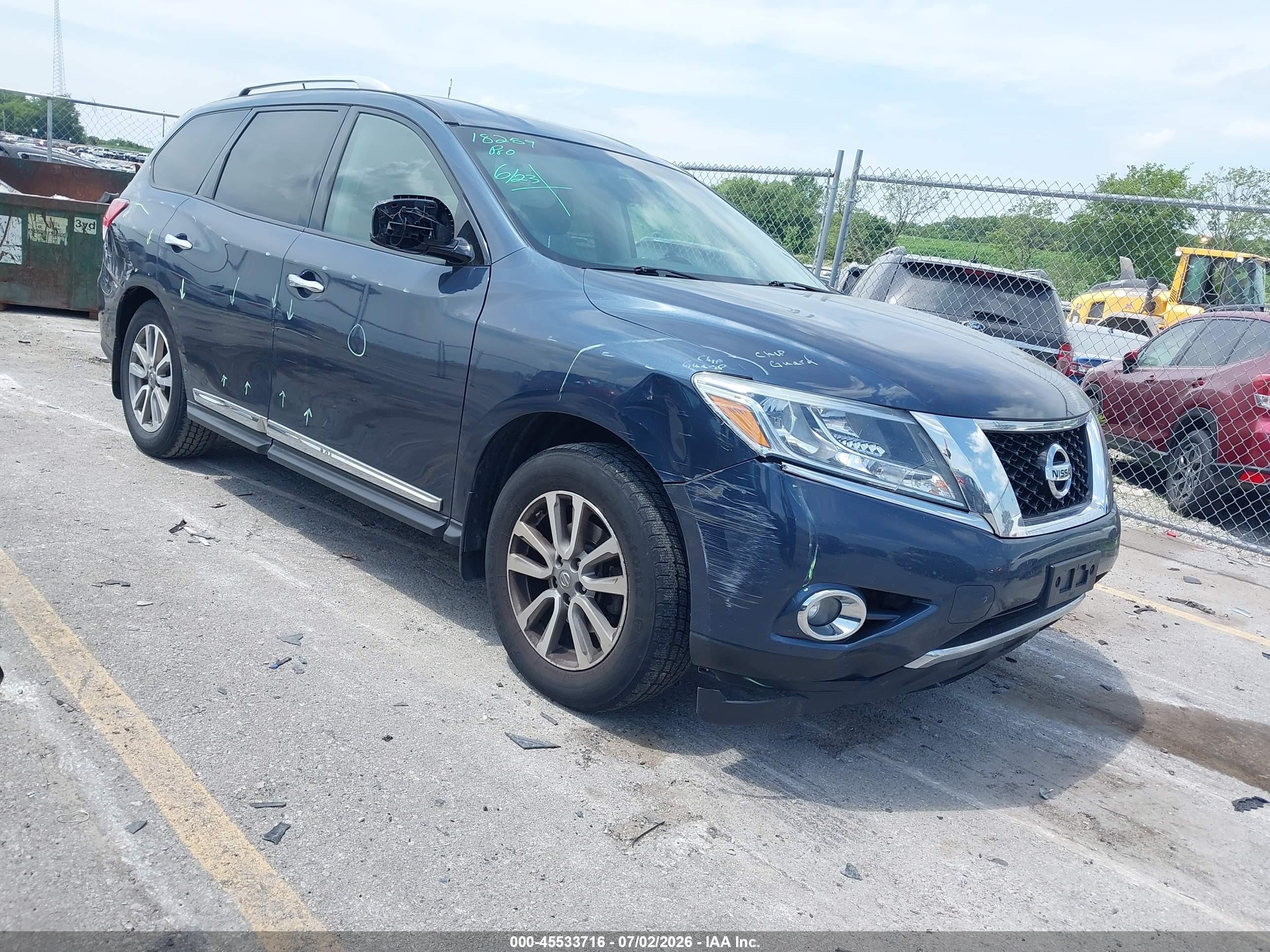 2015 Nissan Pathfinder S, VIN 5N1AR2MM2FC649160 — Side