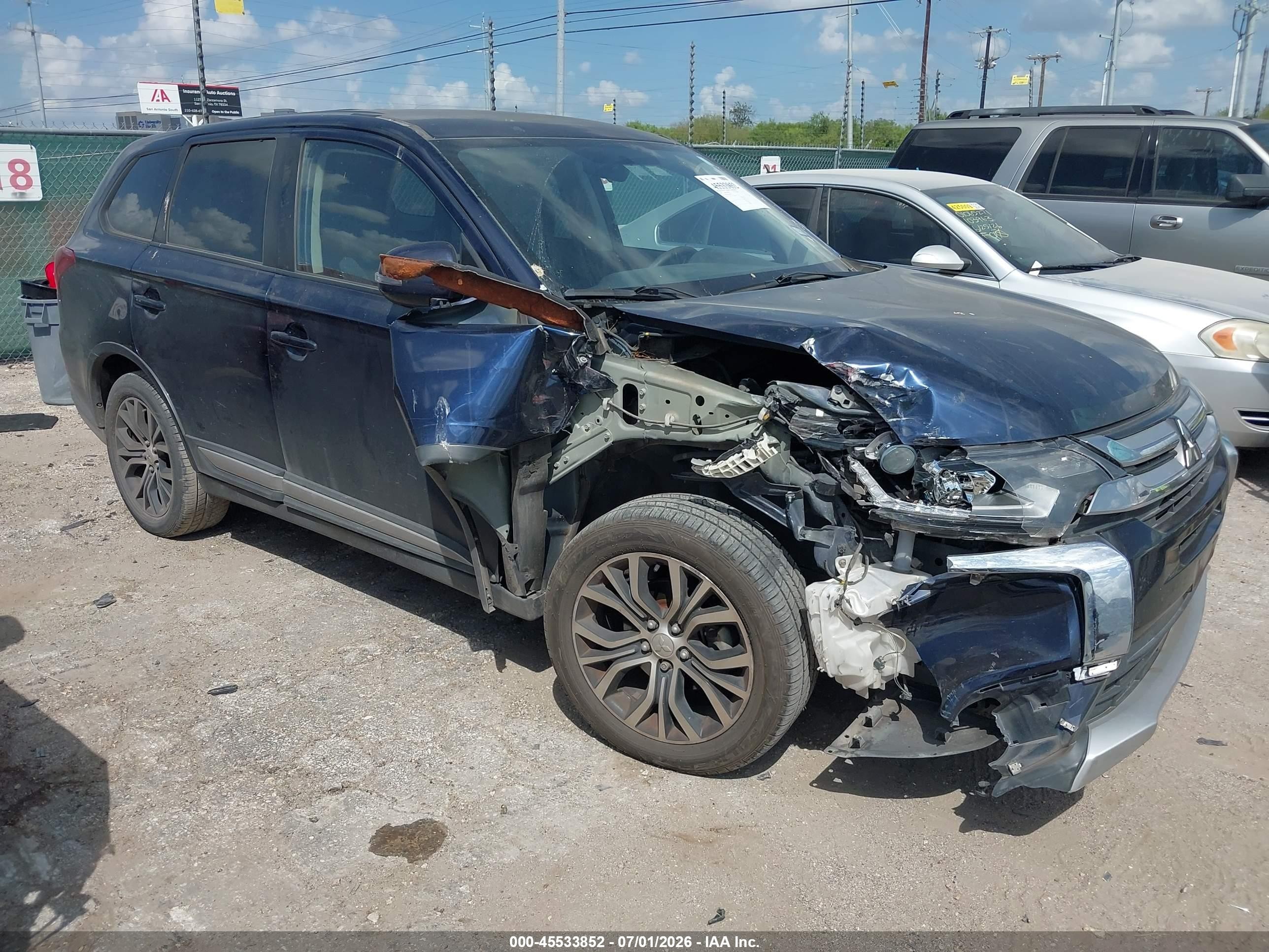 2017 Mitsubishi Outlander SE, VIN JA4AD3A34HZ070072 — Front end