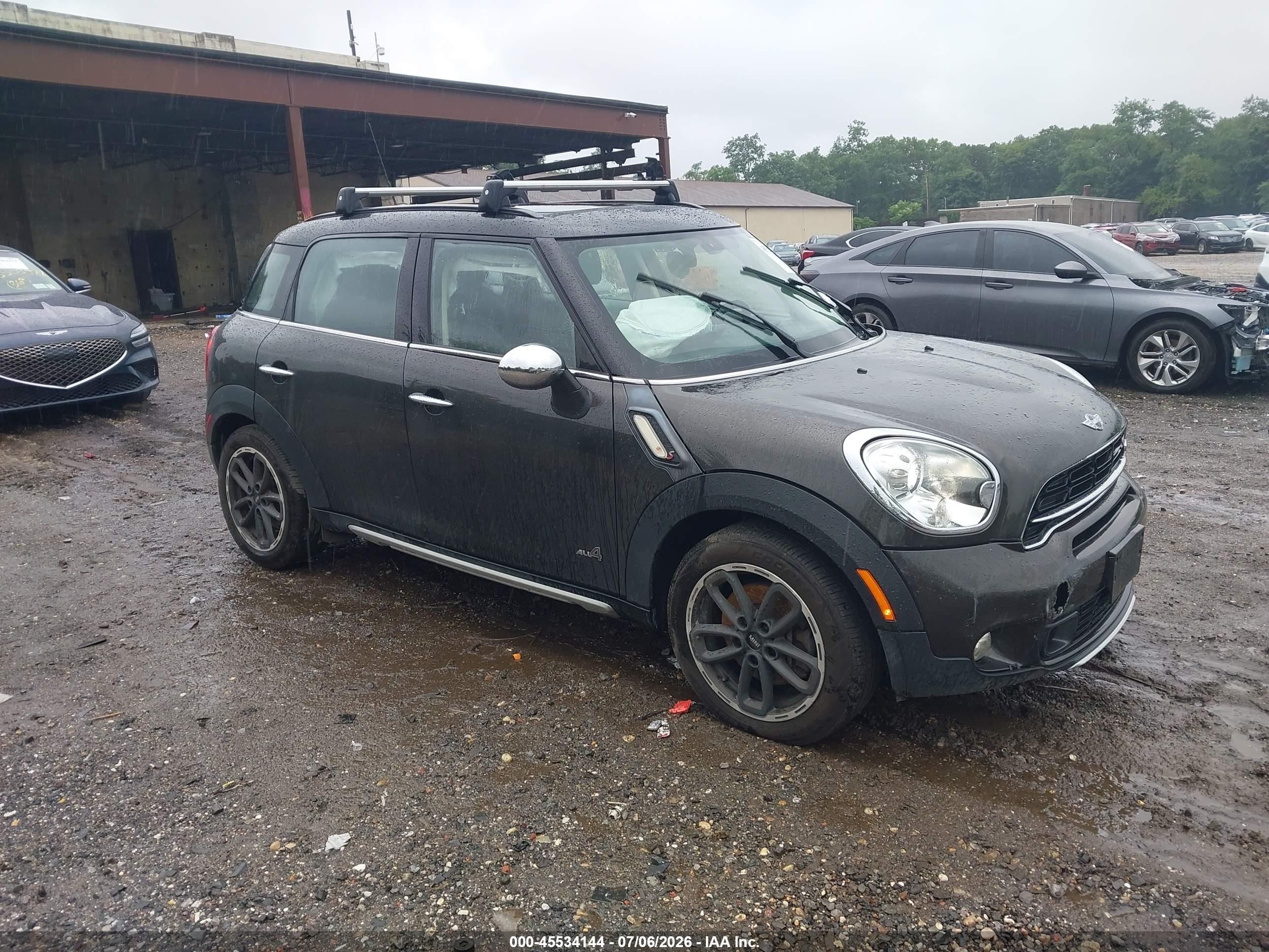 2016 MINI Countryman S, VIN WMWZC5C52GWU00391 — Front end