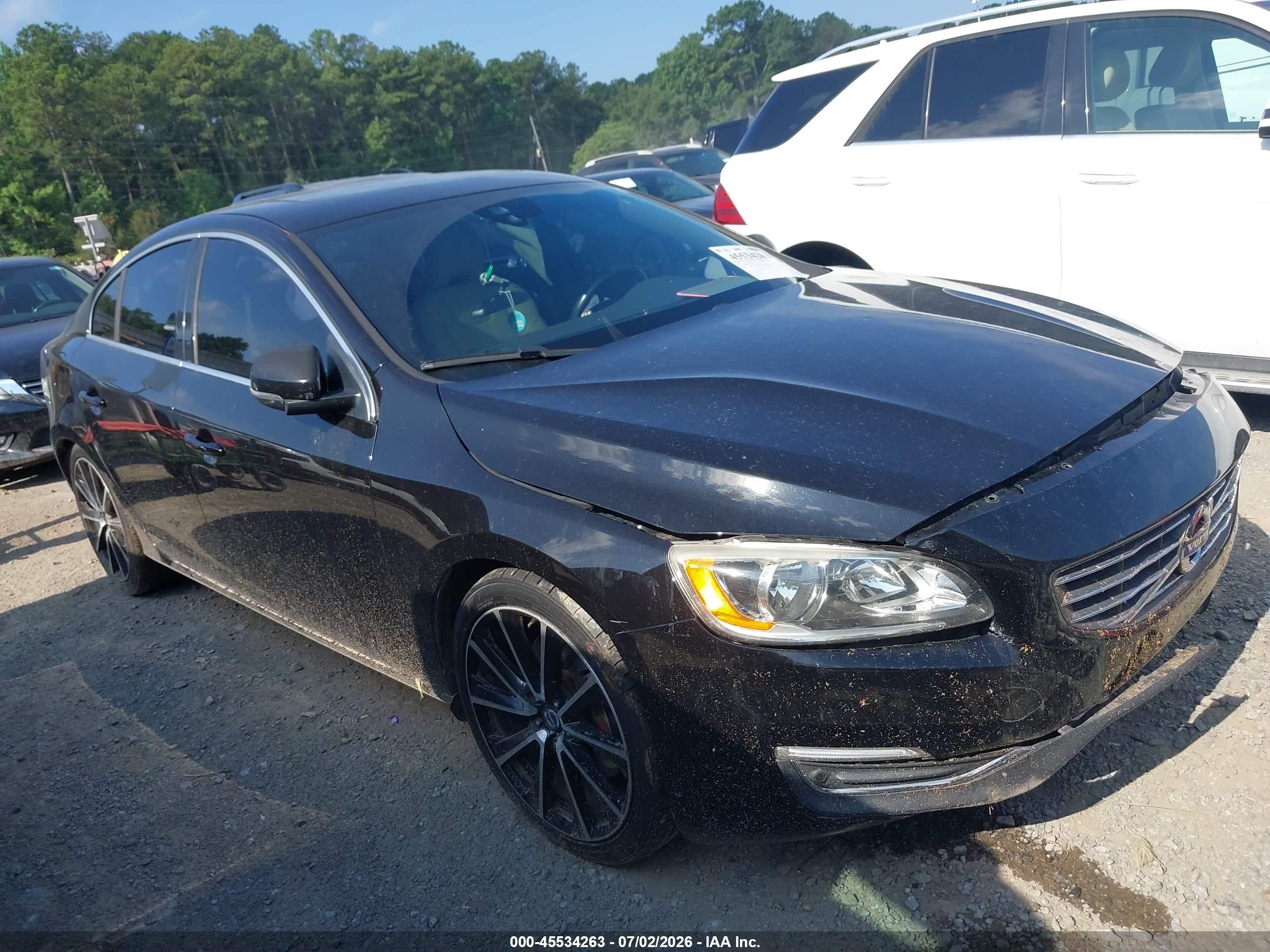 2016 Volvo S60 T6 Drive-E, VIN YV149MFK9G2395201 — Front end