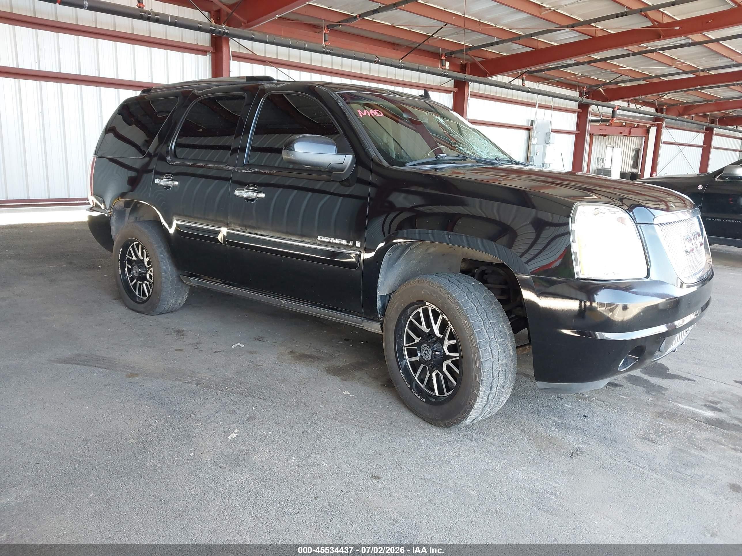2007 GMC Yukon Denali, VIN 1GKFK63827J374661 — Side