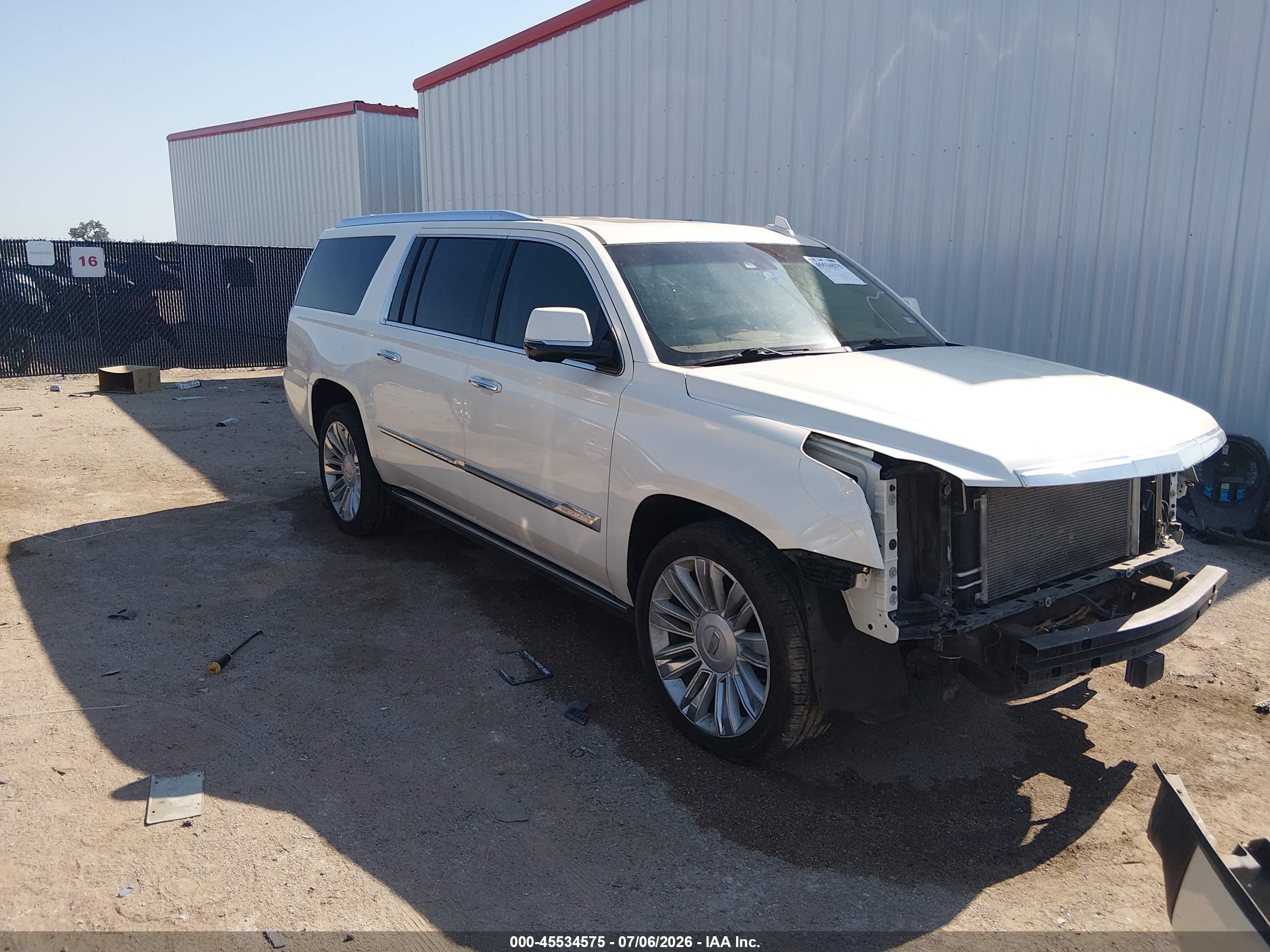 2015 Cadillac Escalade ESV Platinum, VIN 1GYS4UKJ2FR580005 — Front end