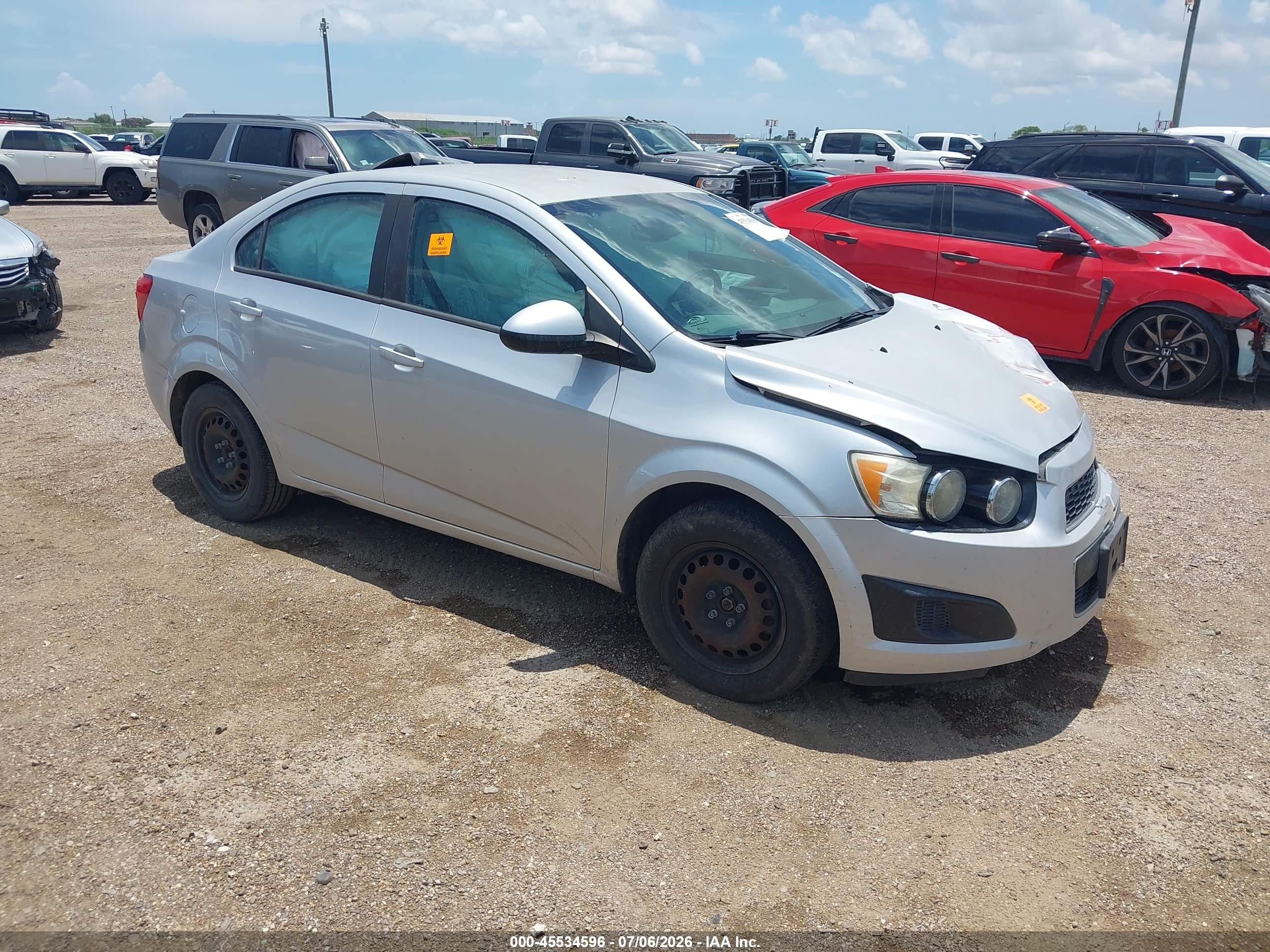 2014 Chevrolet Sonic LS, VIN 1G1JA5SHXE4123881 — Перед