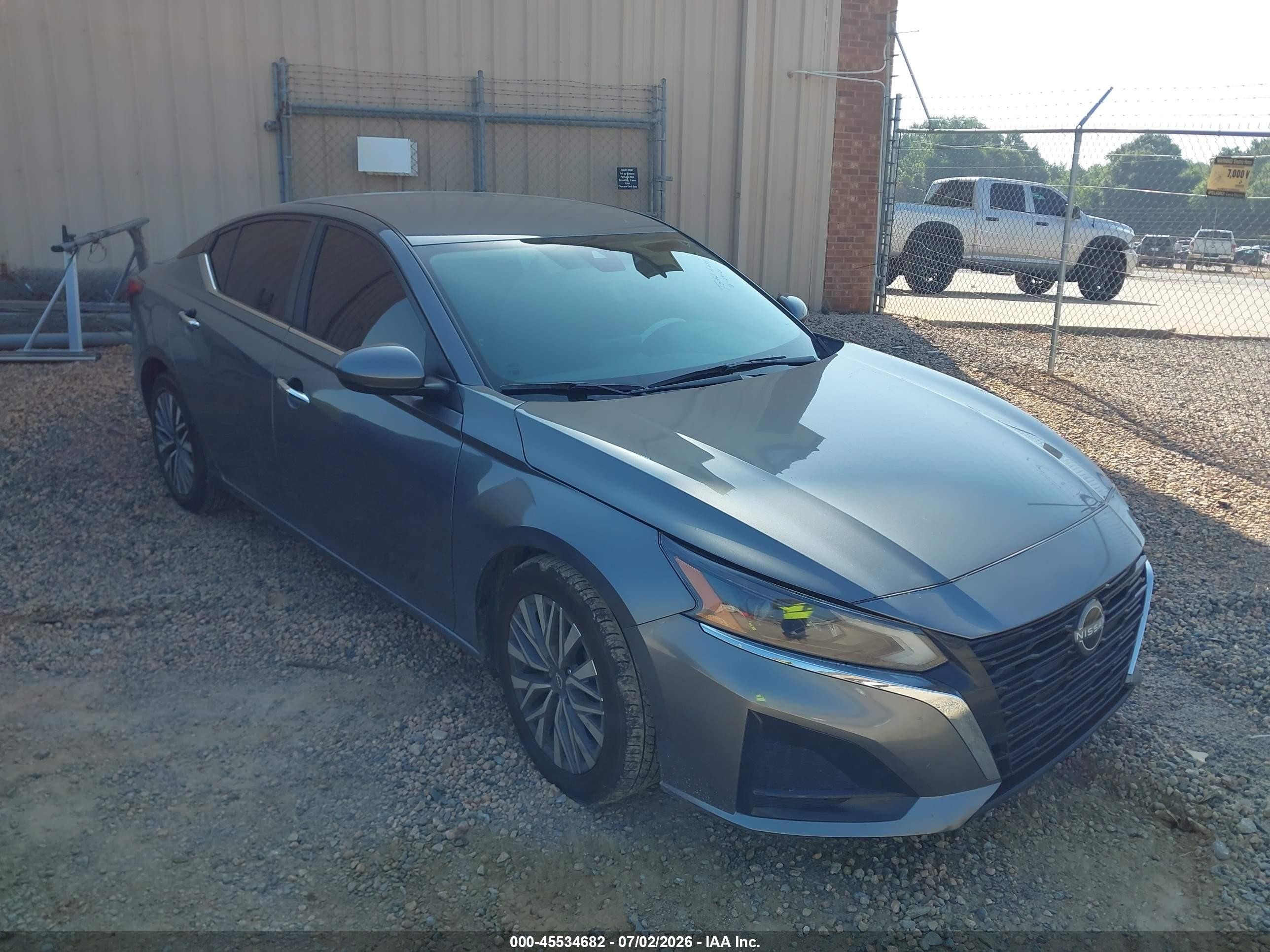 2023 Nissan Altima SV, VIN 1N4BL4DV6PN309522 — Side
