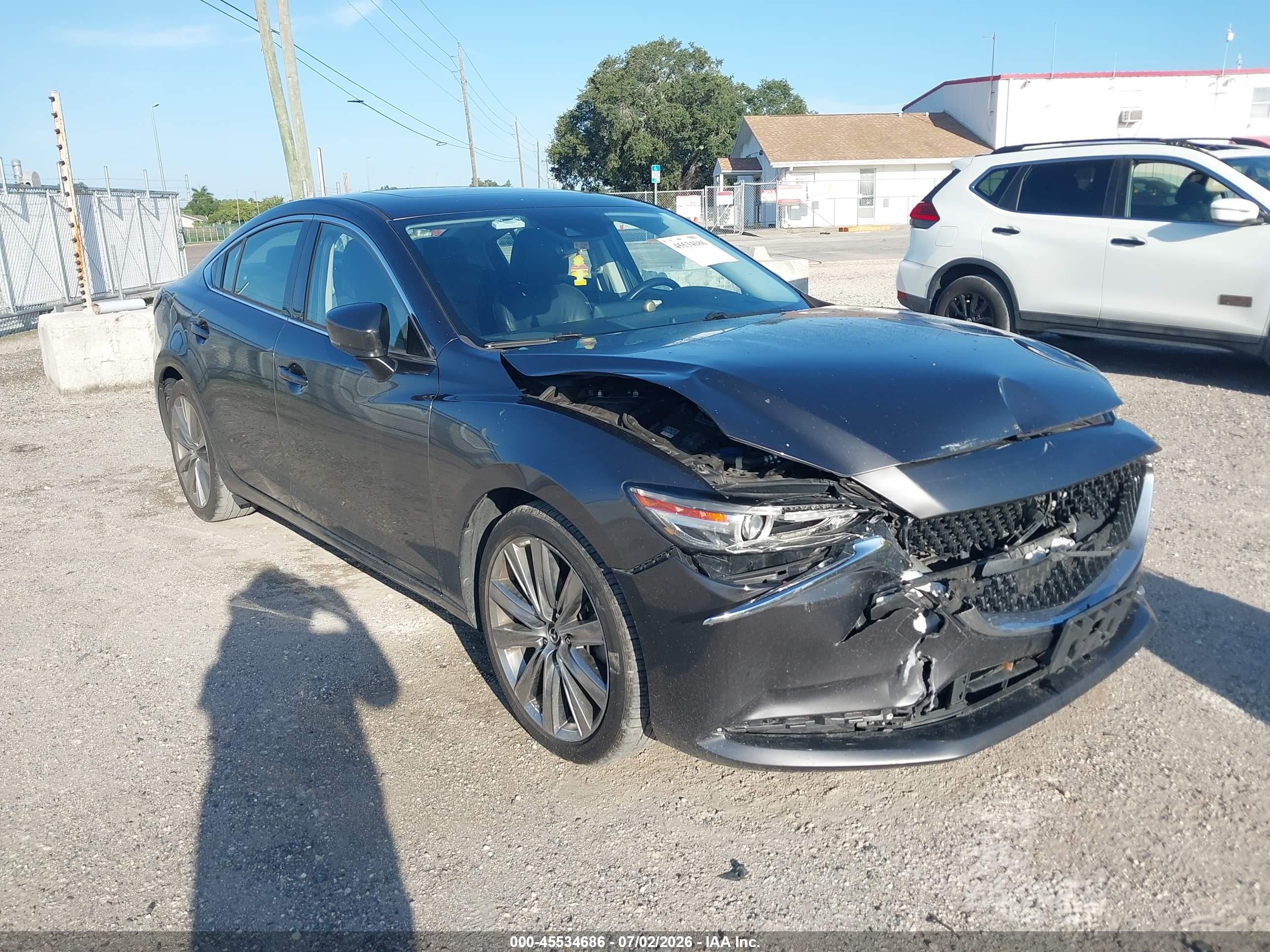 2020 Mazda 6 Grand Touring Reserve, VIN JM1GL1WY8L1522446 — Перед