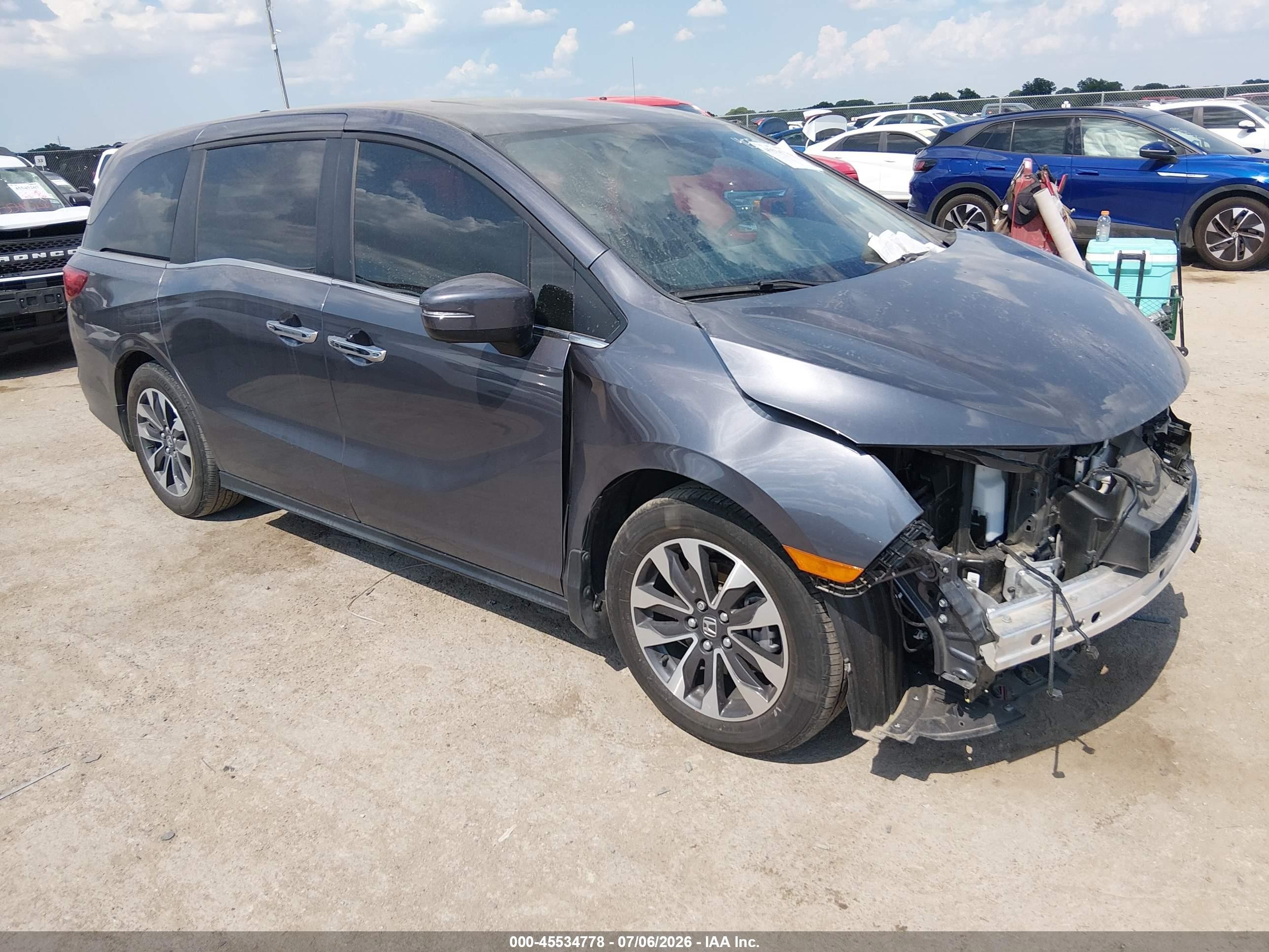 2024 Honda Odyssey EX-L, VIN 5FNRL6H64RB041577 — Front end