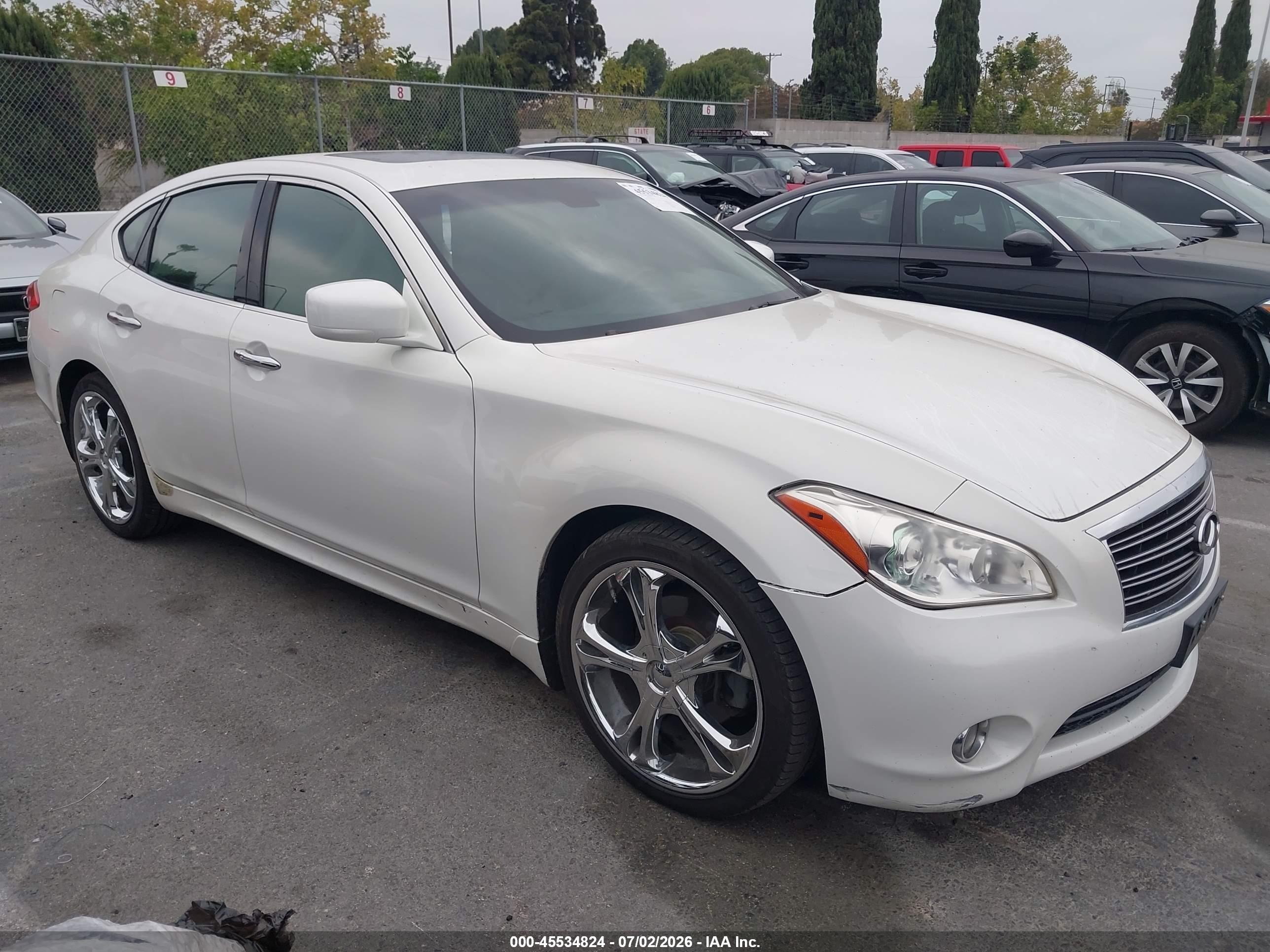 2011 Infiniti M, VIN JN1BY1AP5BM326491 — Side