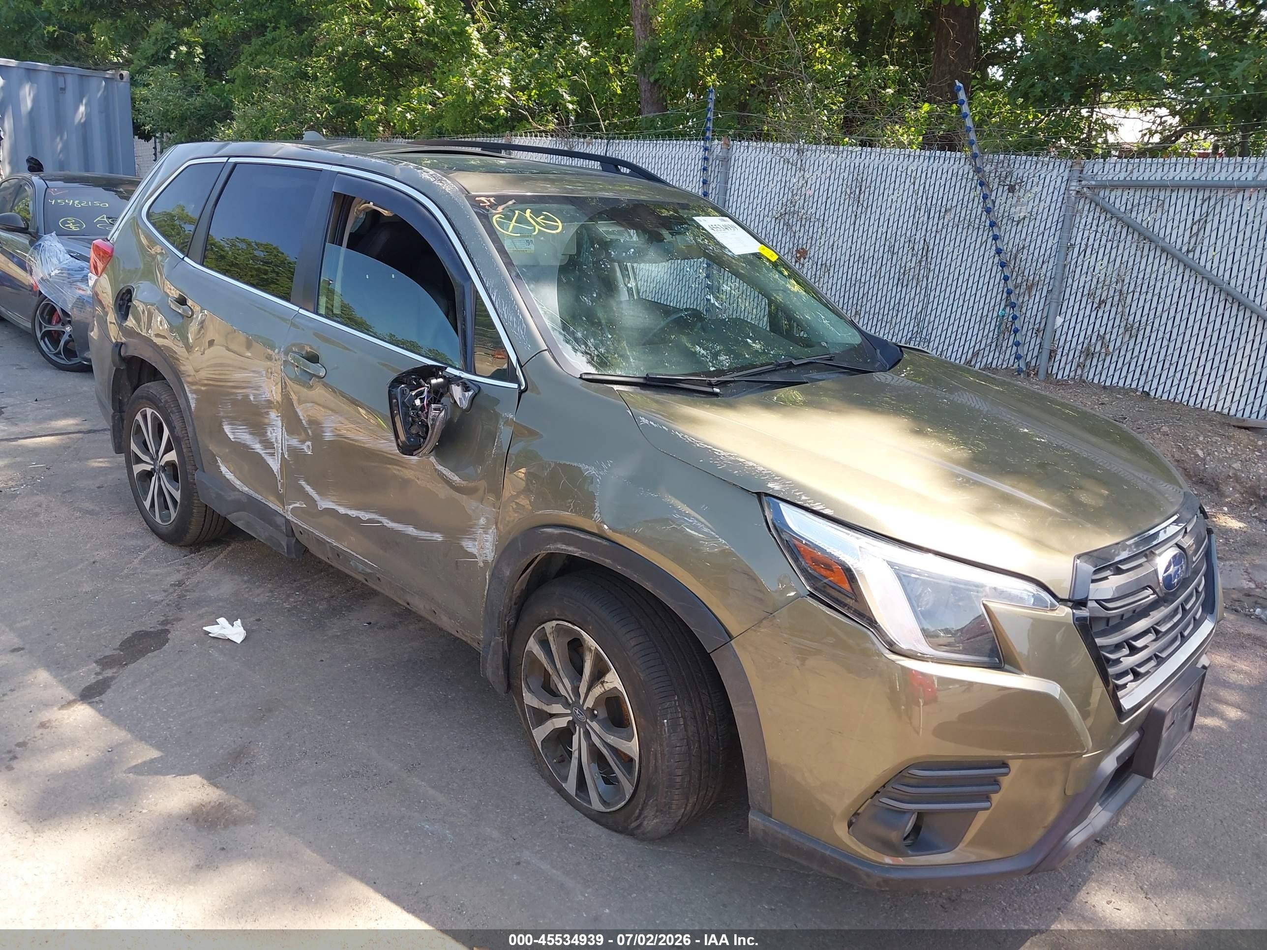 2022 Subaru Forester Limited, VIN JF2SKAPC2NH500390 — Side