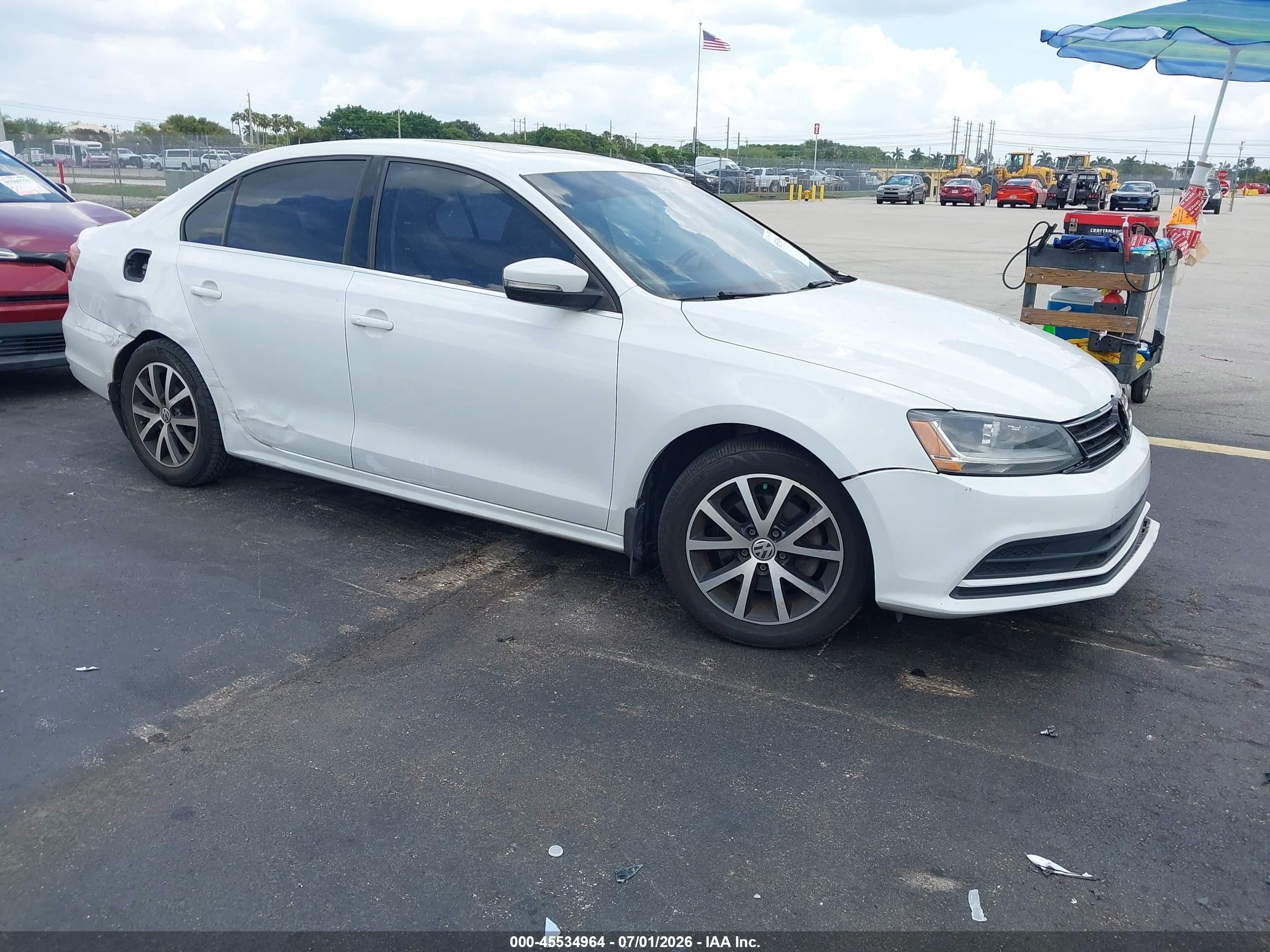 2017 Volkswagen Jetta SE, VIN 3VWDB7AJ7HM393951 — Перед