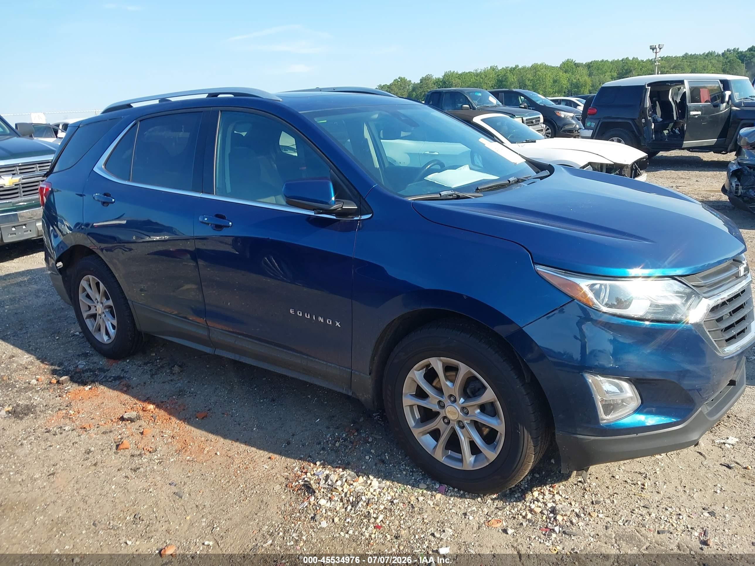2020 Chevrolet Equinox LT, VIN 2GNAXKEV4L6141110 — Rear end