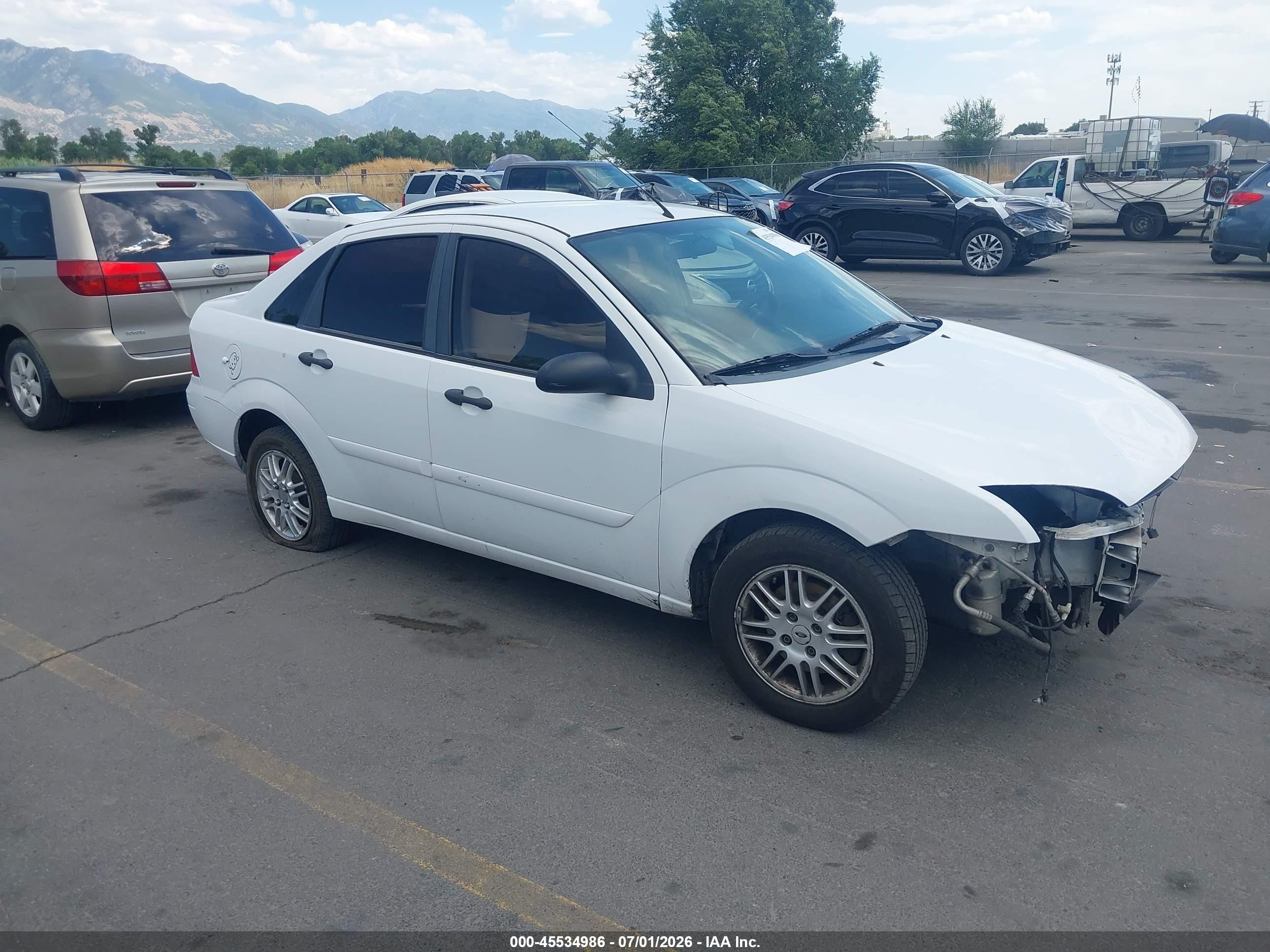 2007 Ford Focus S, VIN 1FAFP34N37W301534 — Front end