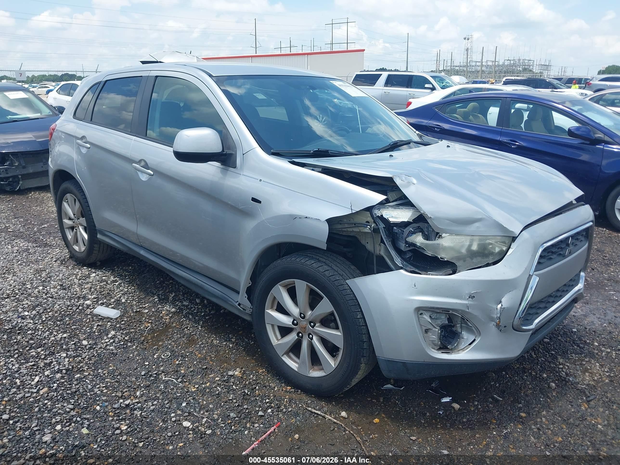 2013 Mitsubishi Outlander ES, VIN 4A4AP3AU6DE012206 — Front end