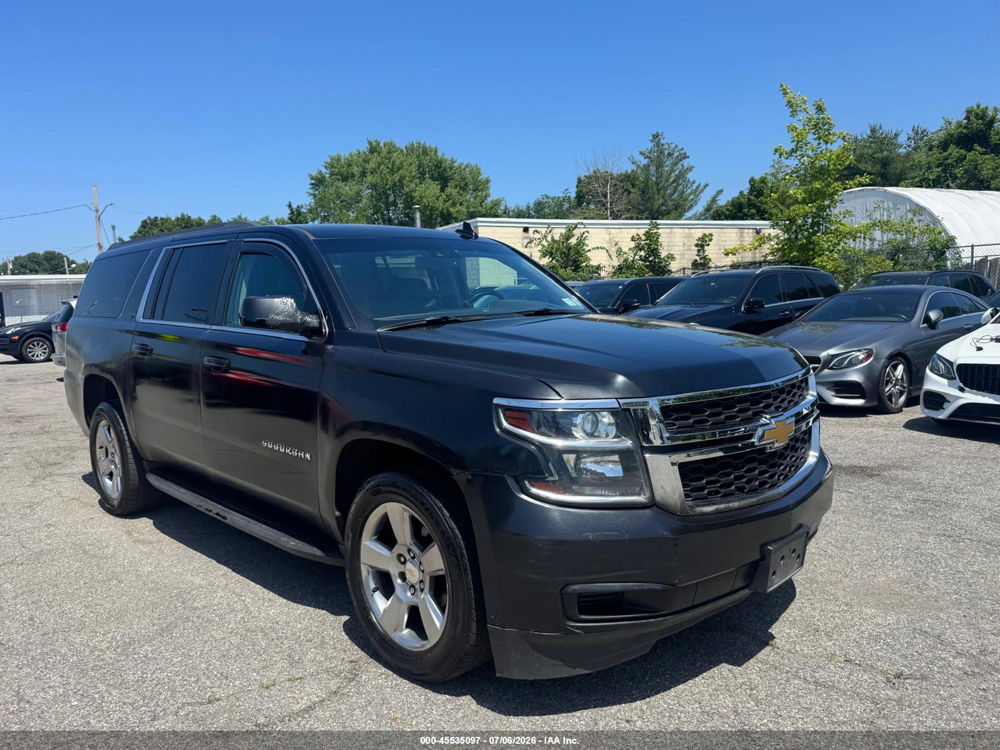 2018 Chevrolet Suburban LT, VIN 1GNSKHKC4JR238205 — Auction photo