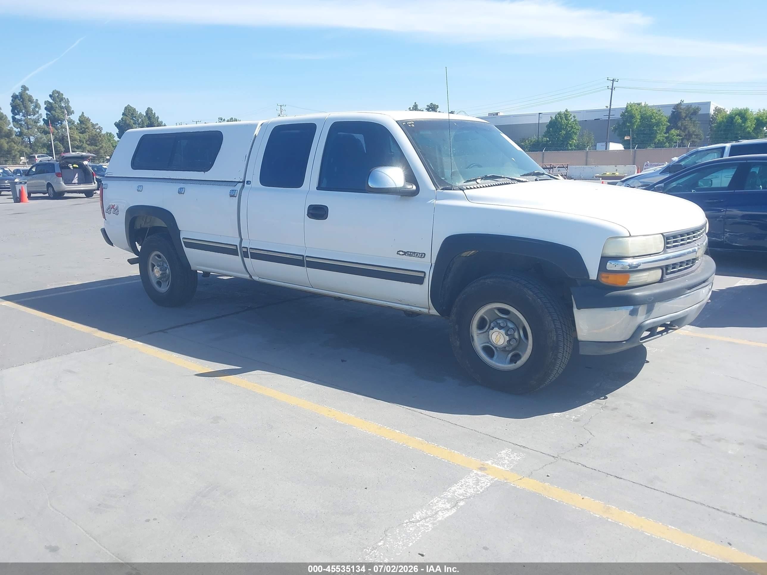 1999 Chevrolet Silverado 2500 LS, VIN 1GCGK29U9XE163091 — Side