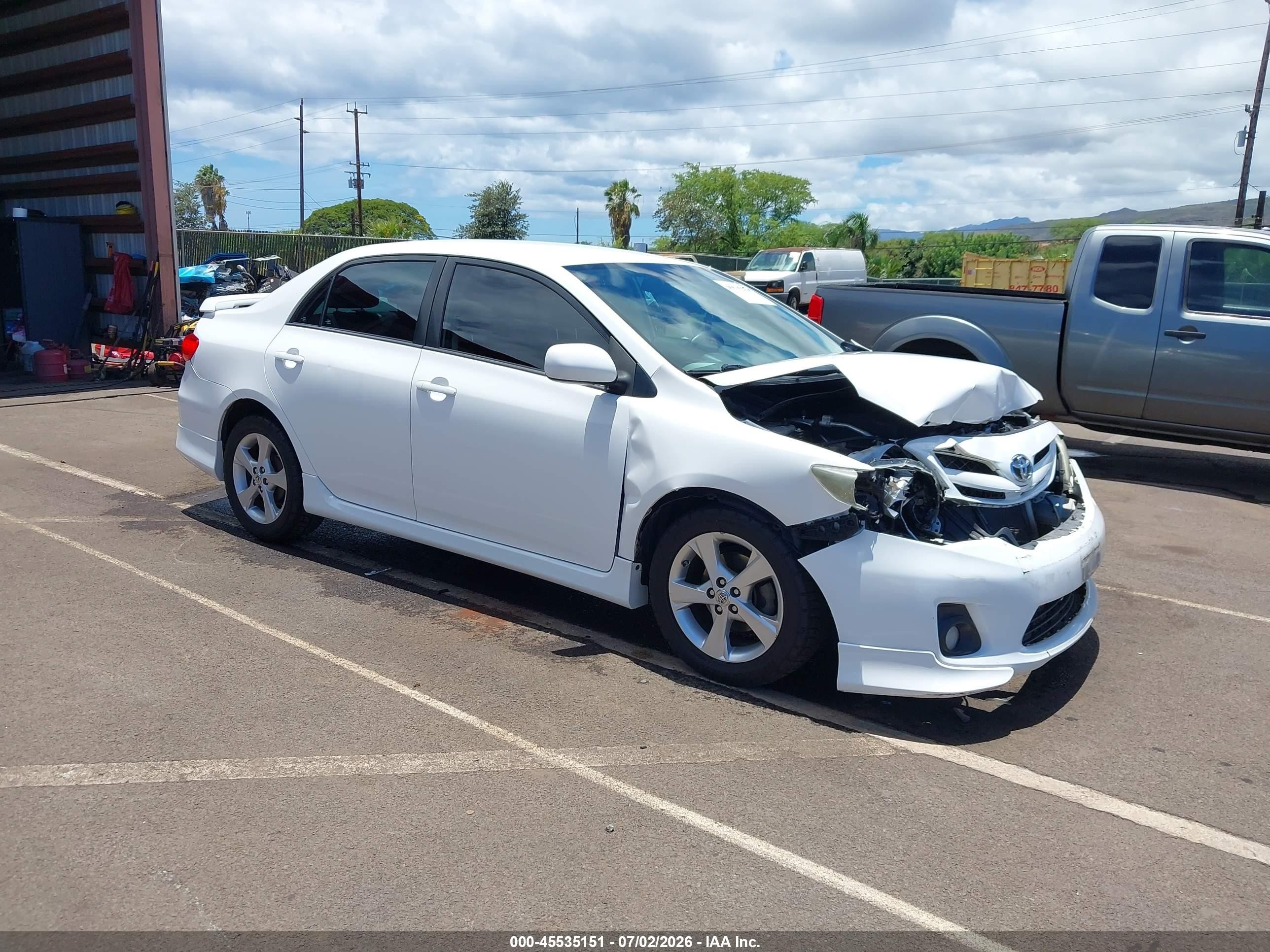 2013 Toyota Corolla LE, VIN 2T1BU4EE0DC034489 — Front end