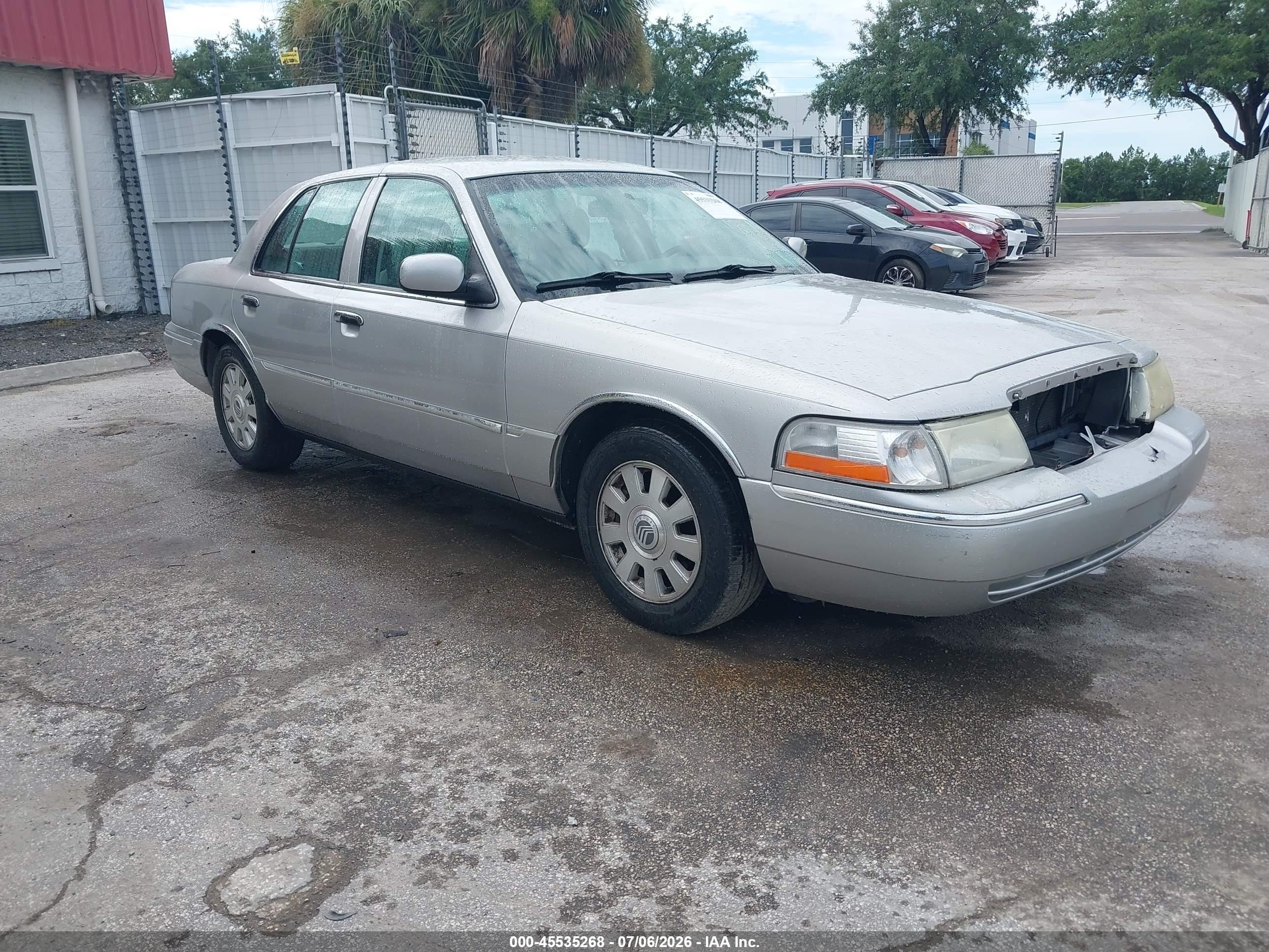 2003 Mercury Grand Marquis LS Premium, VIN 2MEFM75W23X691489 — Front end