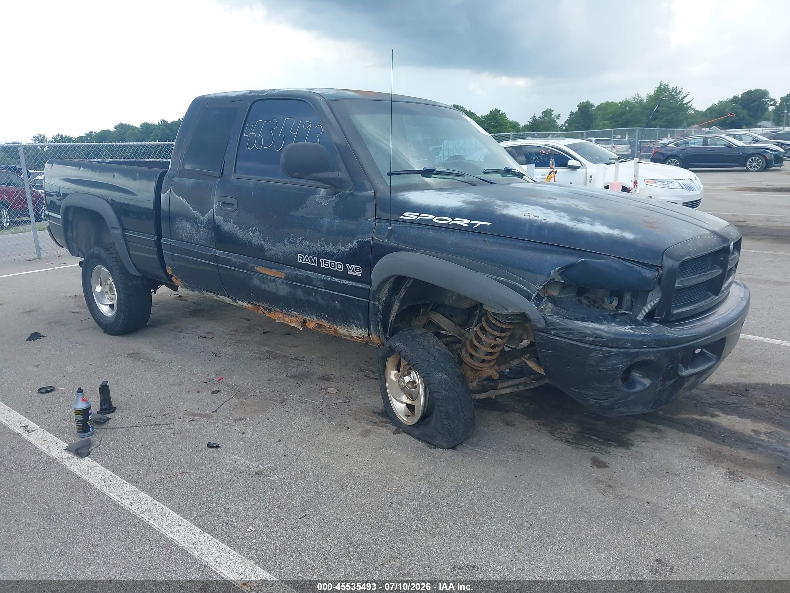 1999 Dodge 1500, VIN 3B7HF13Y1XM529845 — Front end