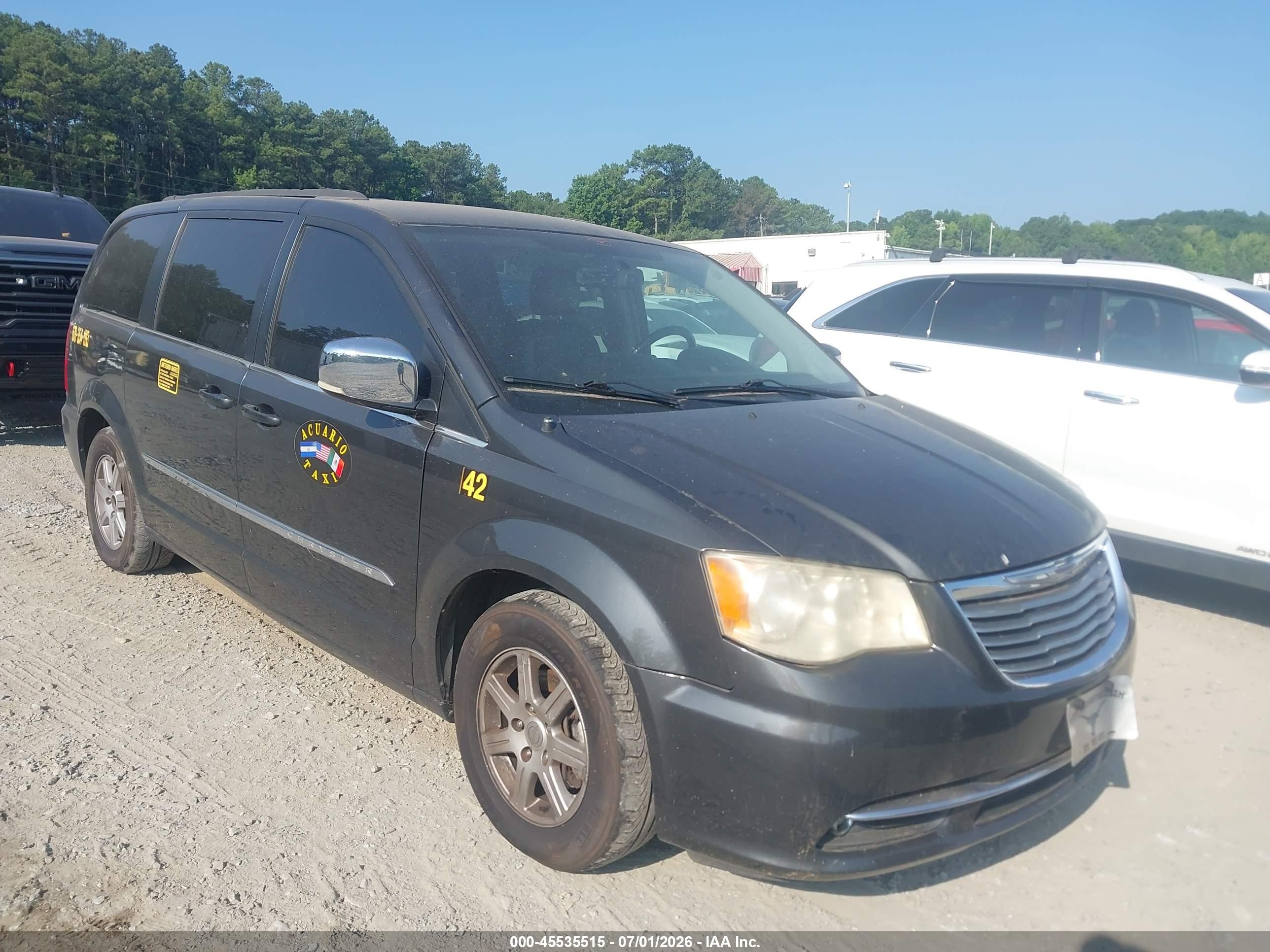 2011 Chrysler Town & Country Touring L, VIN 2A4RR8DG8BR796762 — Normal wear