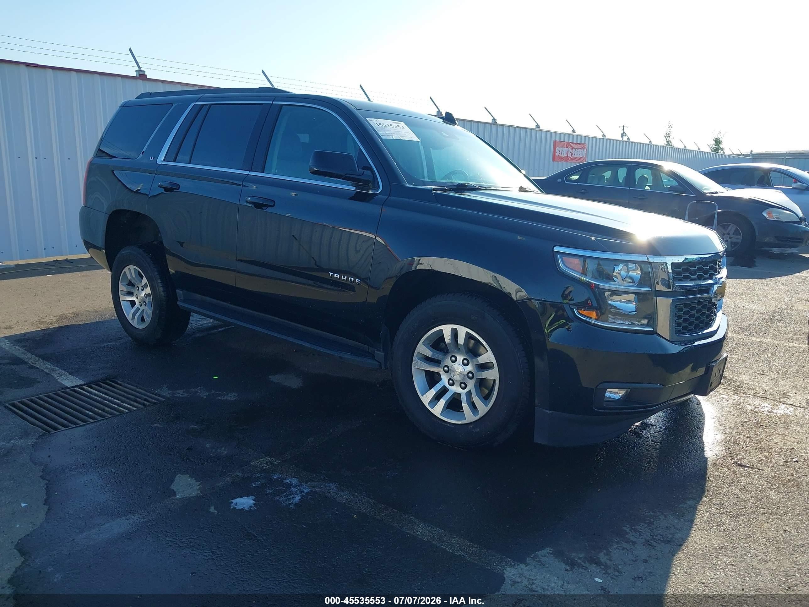 2019 Chevrolet Tahoe LT, VIN 1GNSKBKC3KR306489 — Front end