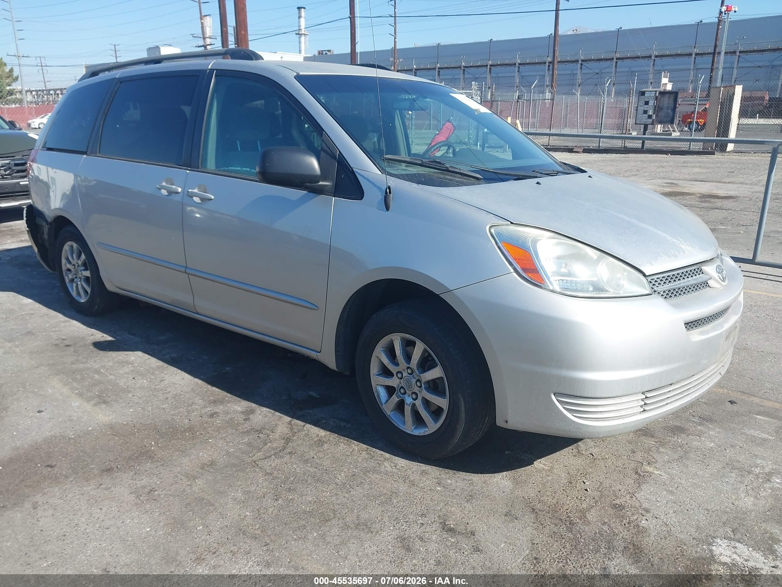 2004 Toyota Sienna LE, VIN 5TDZA23C94S017226 — Rear end
