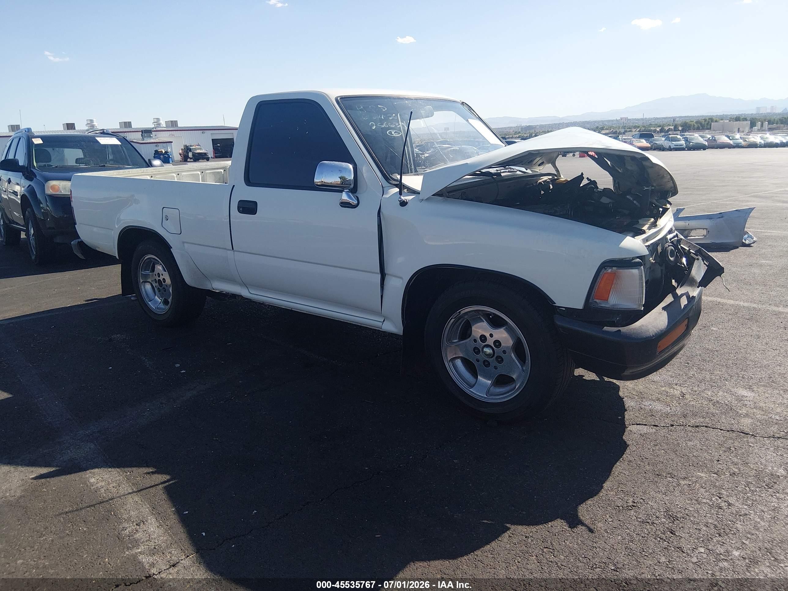 1993 Toyota Pickup, VIN 4TARN81A1PZ073863 — Front end