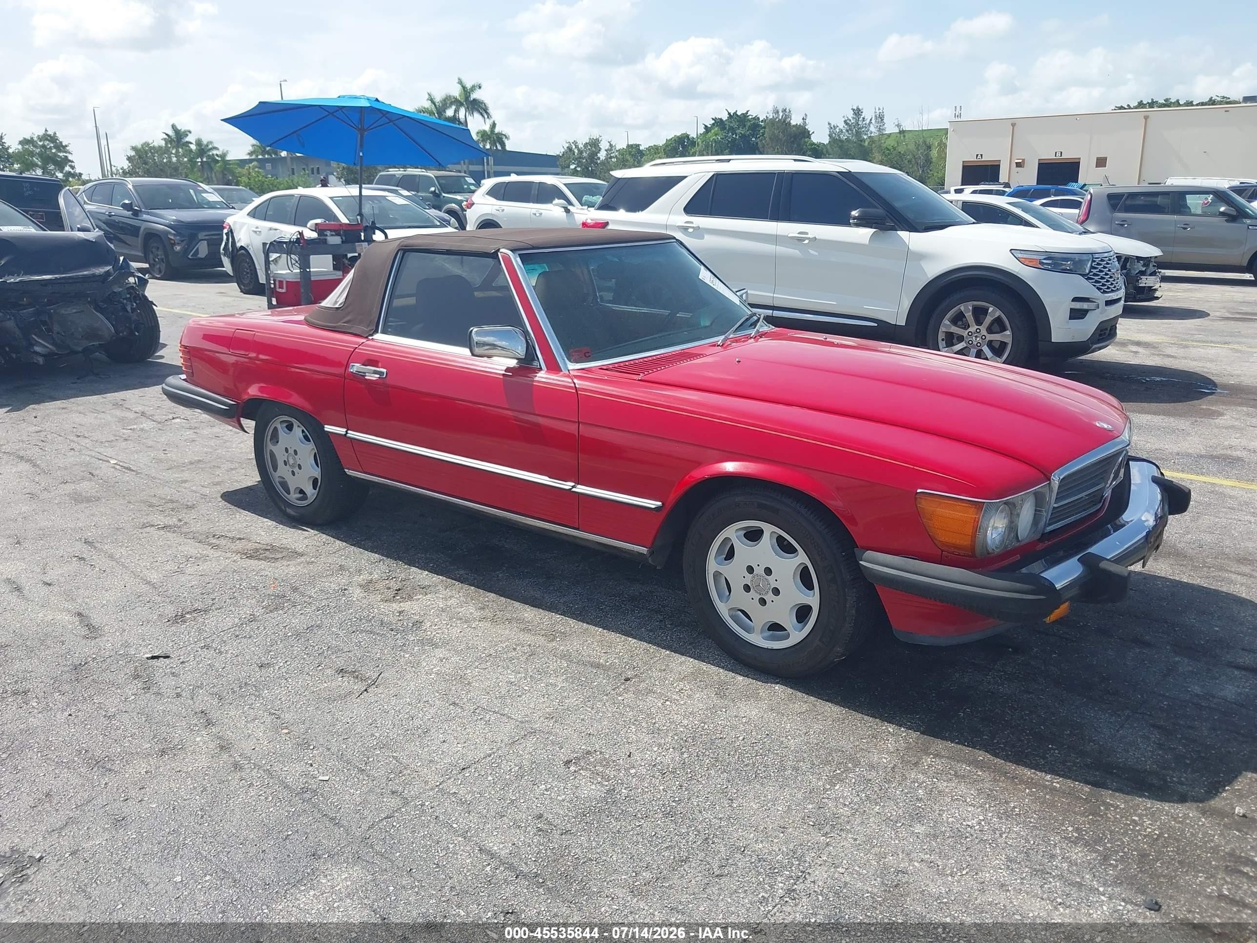 1987 Mercedes-Benz 560 SL, VIN WDBBA48D7HA064772 — Normal wear